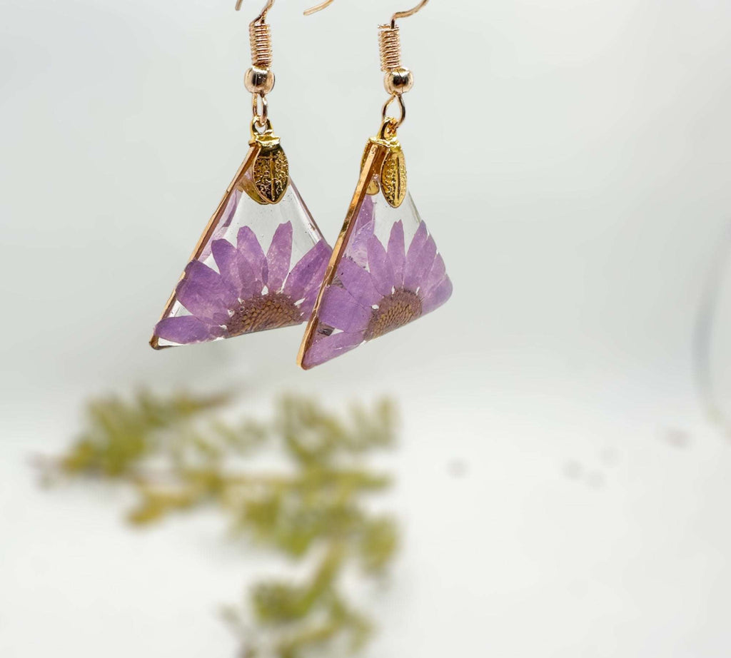 Daisy Charm - Handmade Pressed Flower Petal Resin Earrings