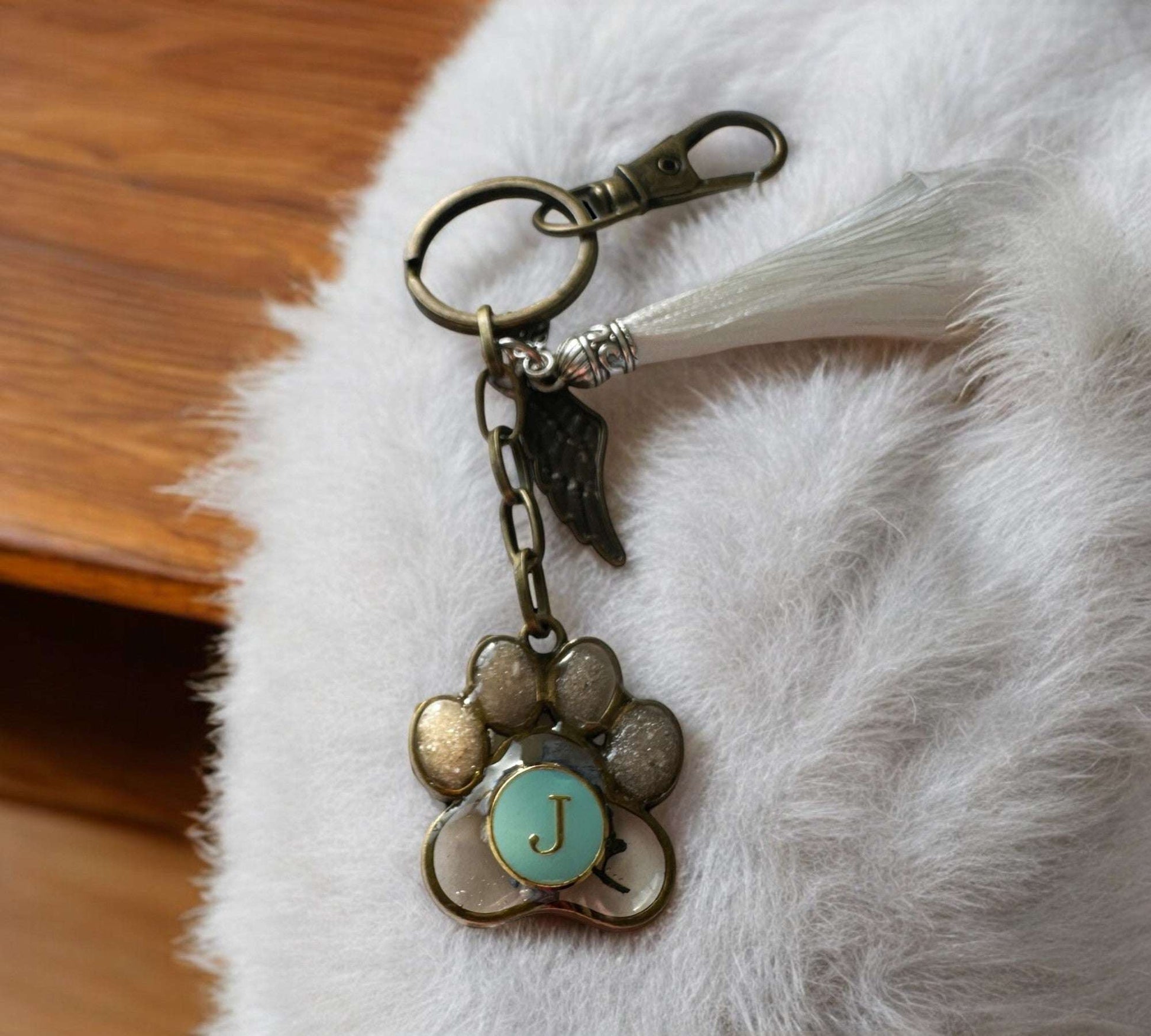 Memorial Pet Keepsake Keychain - Dog & Cat Custom Handmade Resin Paw