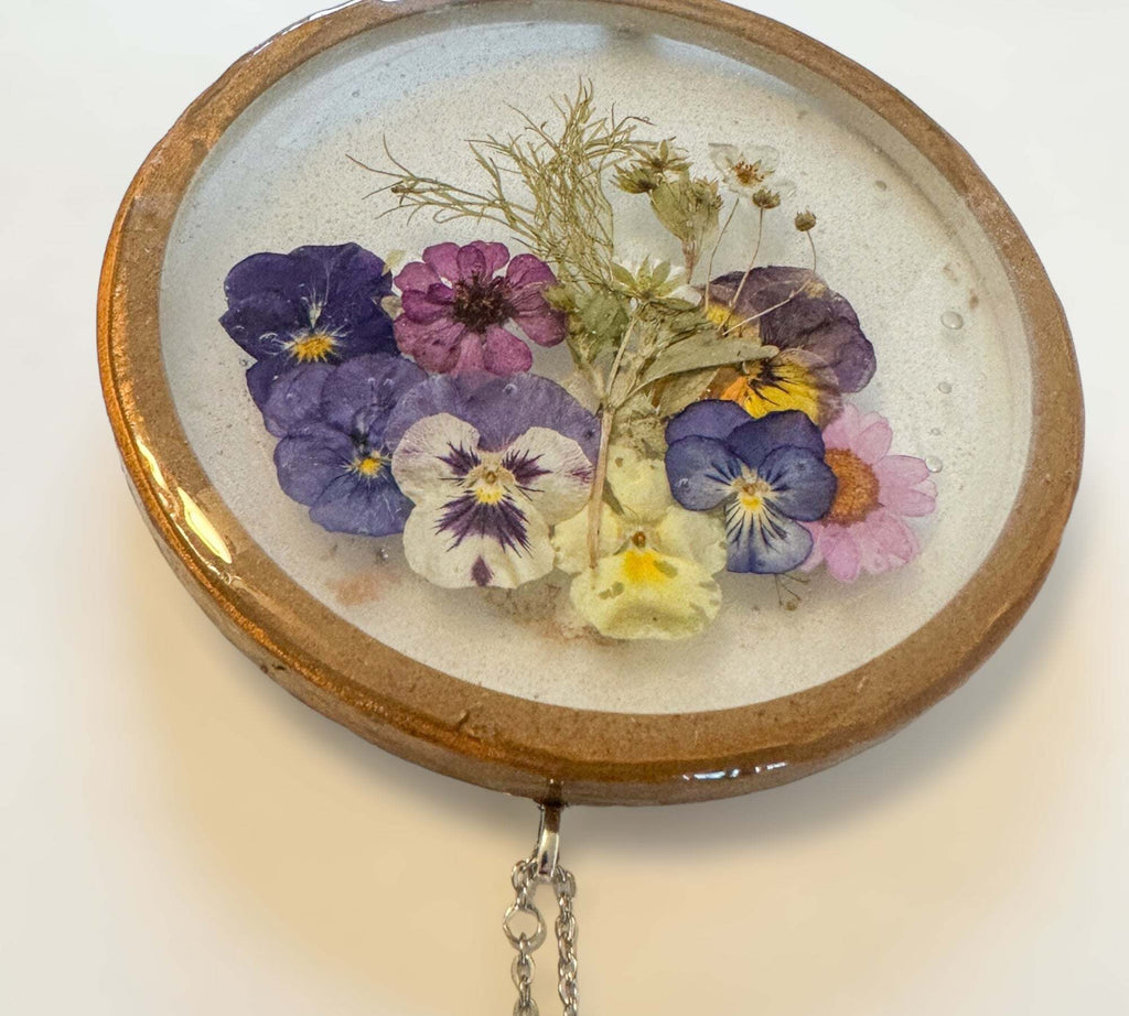 Suspension murale Pansy - Suspension murale florale au charme rustique et attrape-soleil