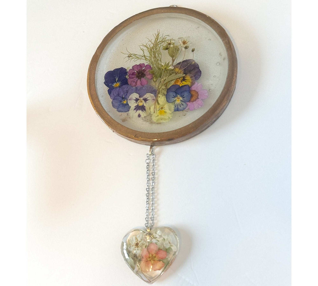Suspension murale Pansy - Suspension murale florale au charme rustique et attrape-soleil