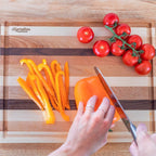 Planche à découper en bois « D-Zartailles » avec rigole à jus