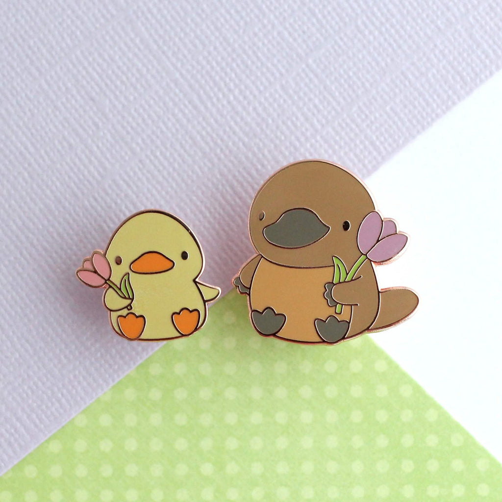 Ensemble de broches en émail duo Ornithorynque et Canard Amis