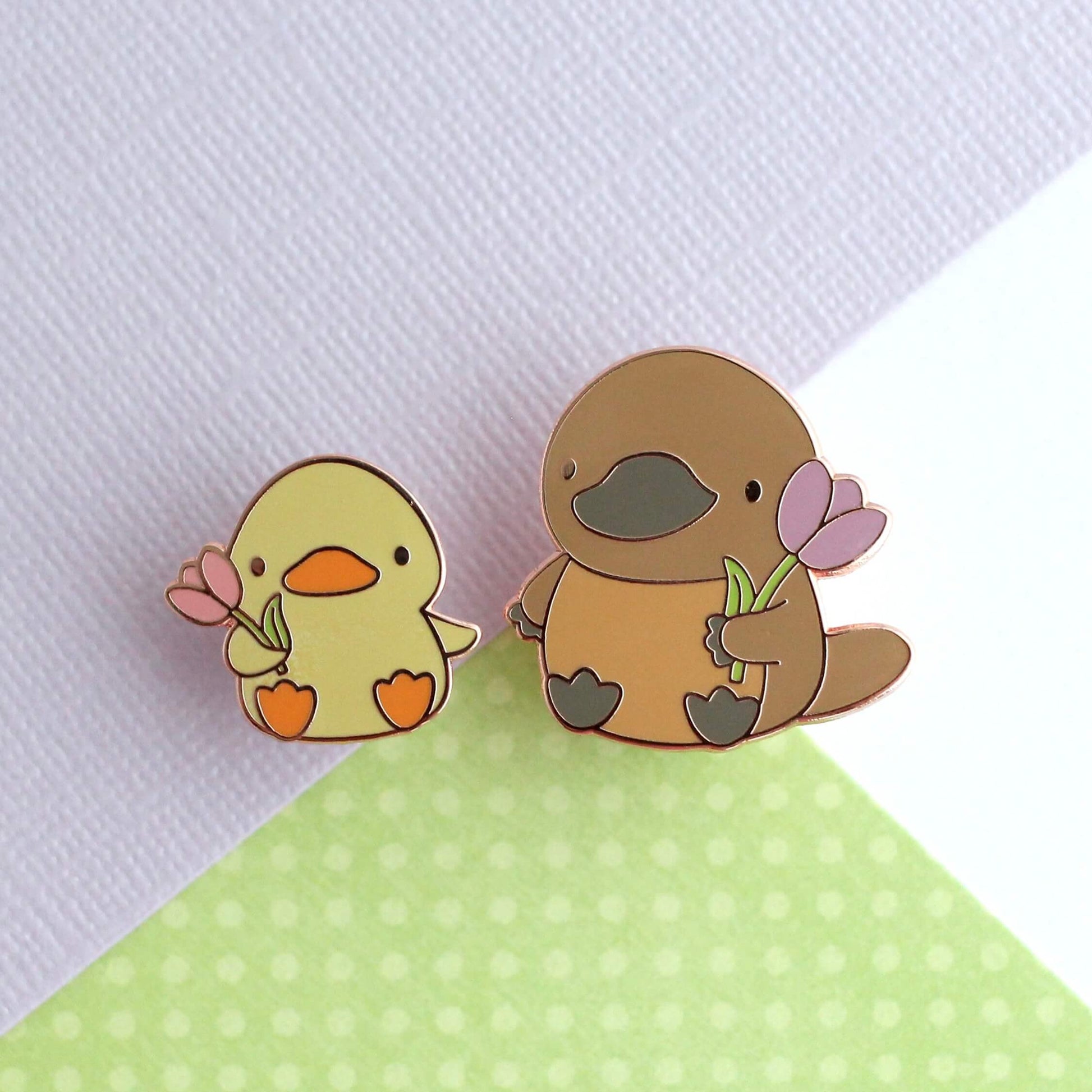 Ensemble de broches en émail duo Ornithorynque et Canard Amis