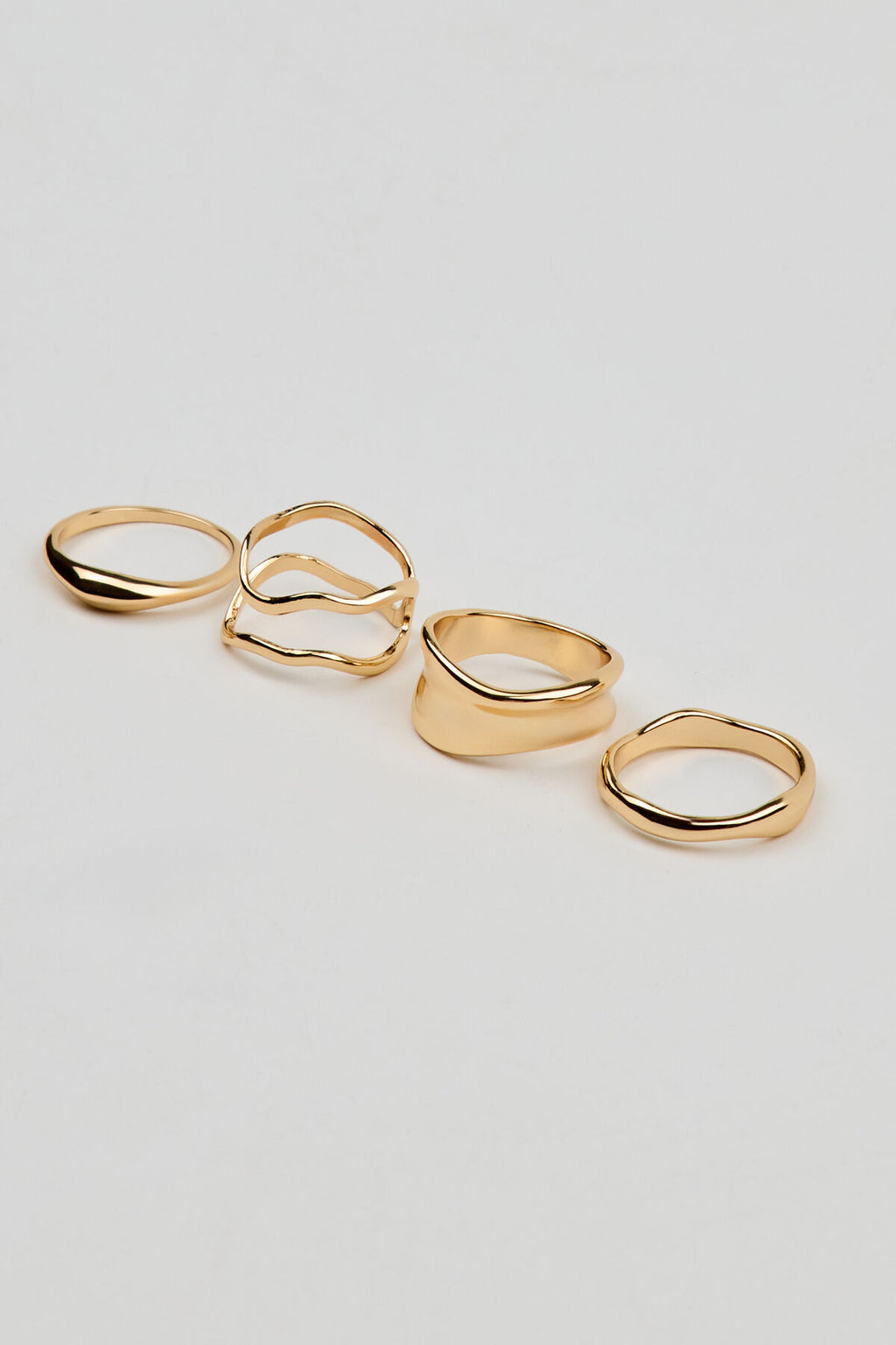 Ensemble de 4 bagues minimalistes ondulées