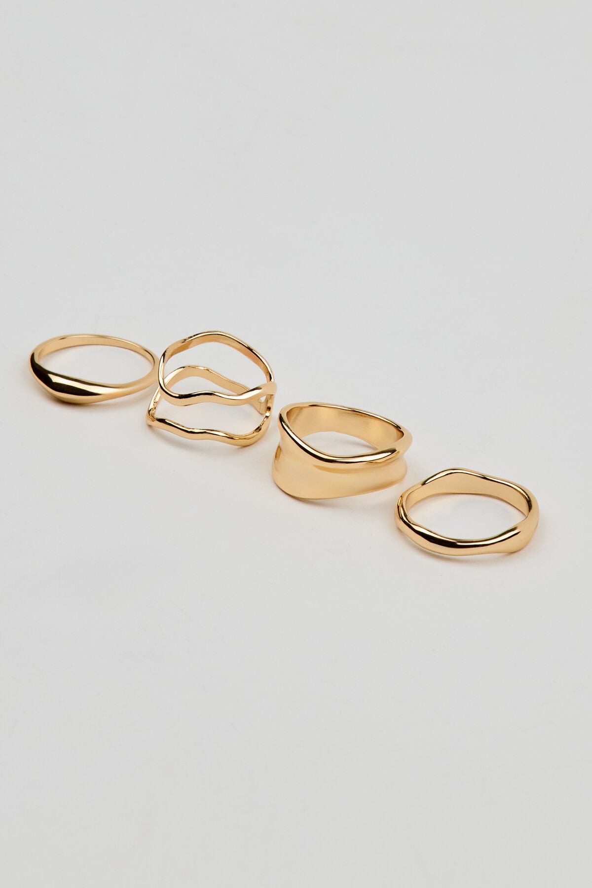 Ensemble de 4 bagues minimalistes ondulées