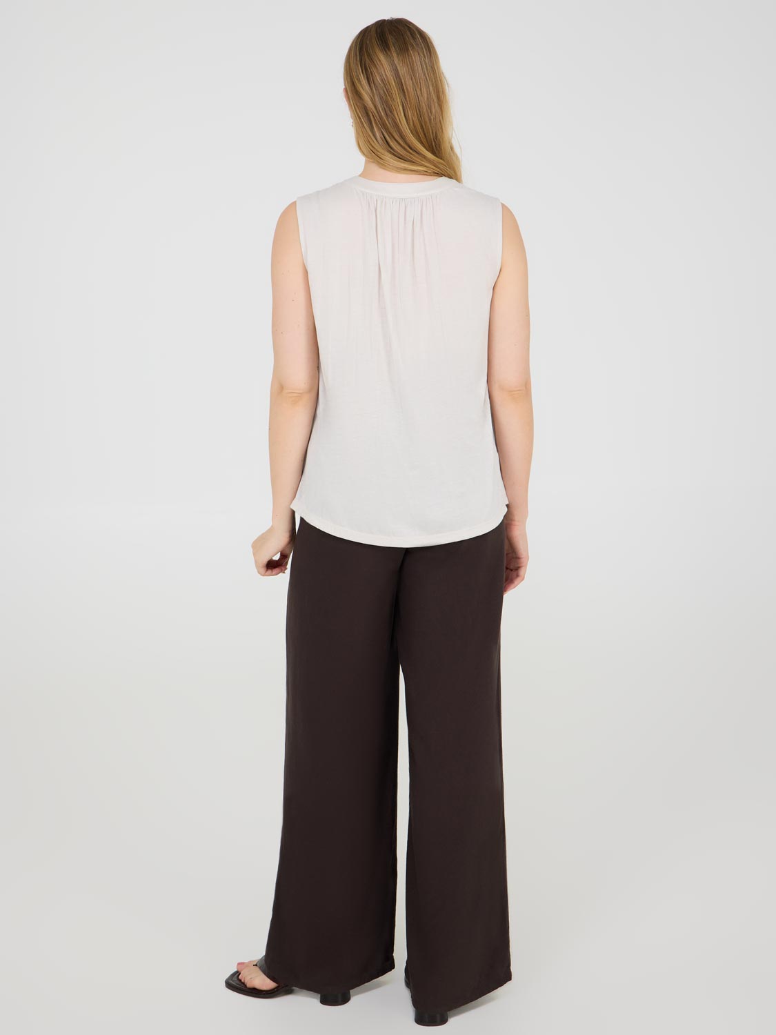 Haut Henley sans manches avec détails en dentelle