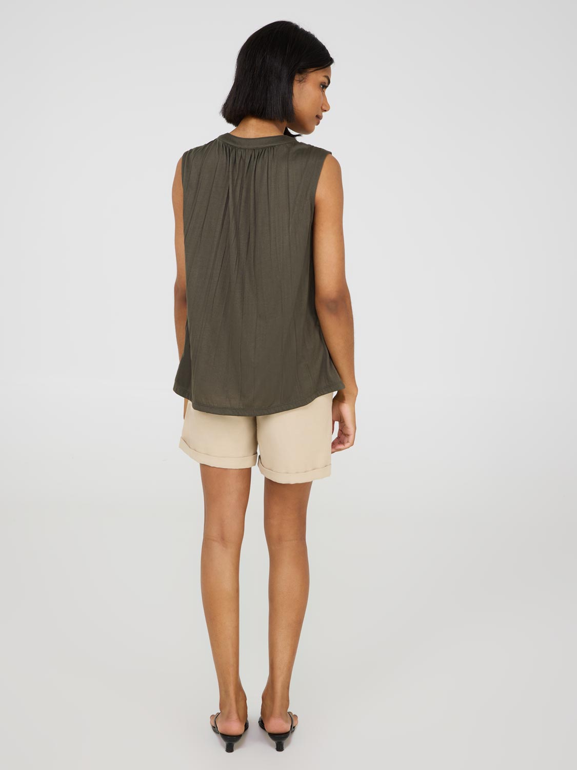 Haut Henley sans manches avec détails en dentelle