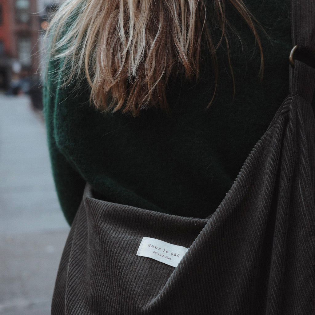 Corduroy Croissant Bag - Adjustable Shoulder Strap & Zipper Closure