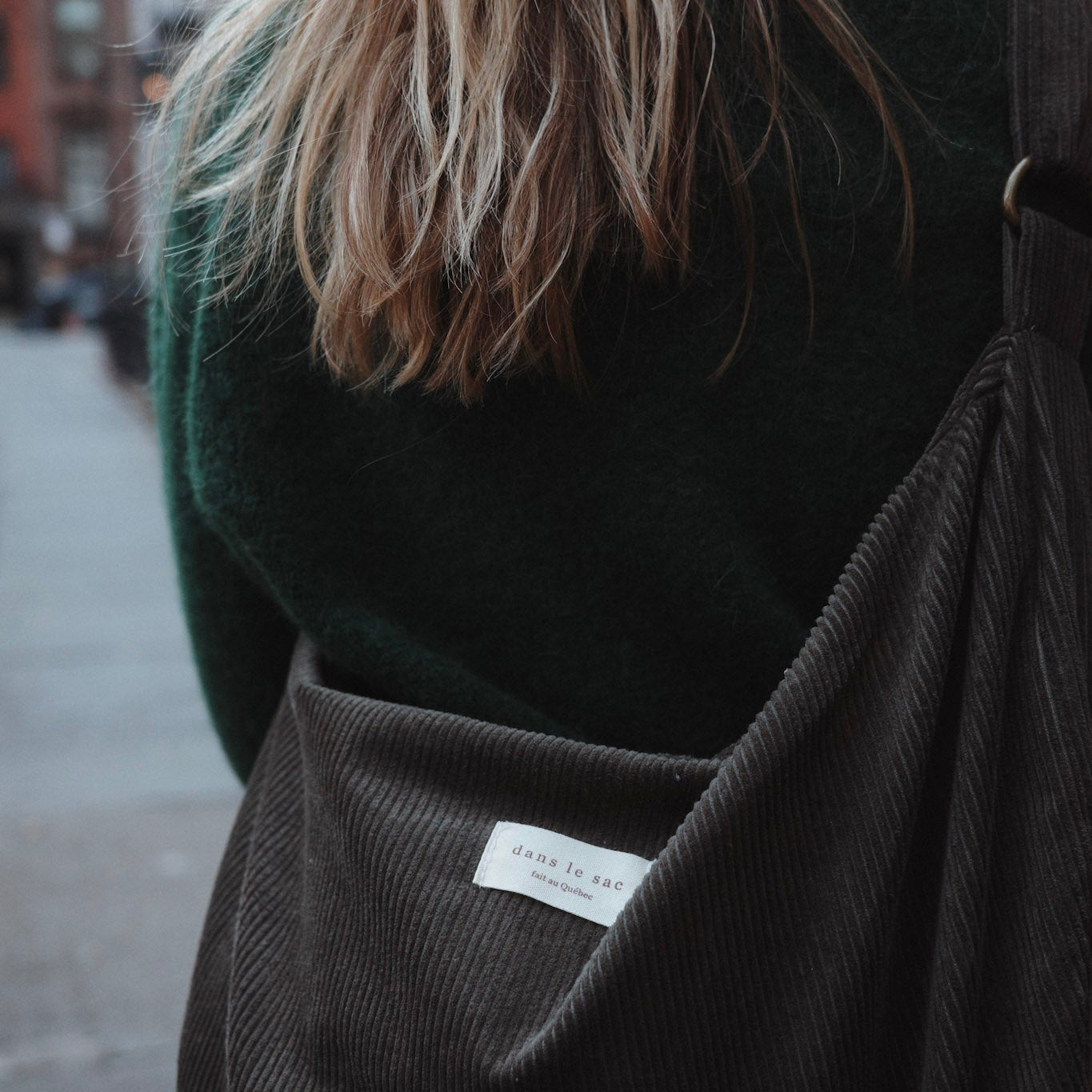 Corduroy Croissant Bag - Adjustable Shoulder Strap & Zipper Closure