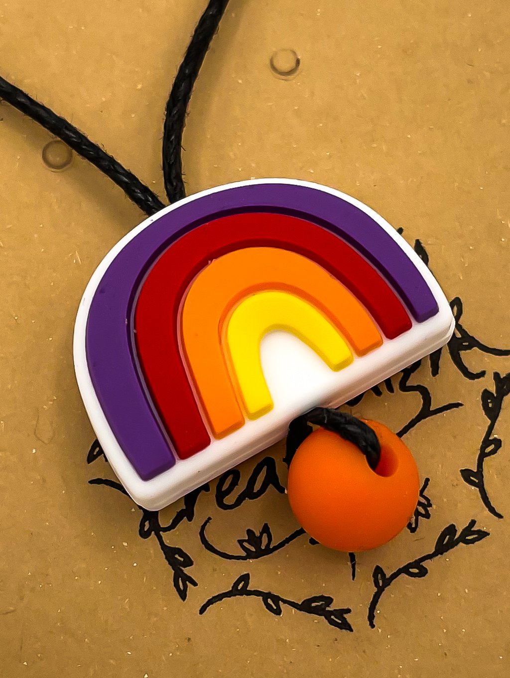 Collier à mâcher arc-en-ciel