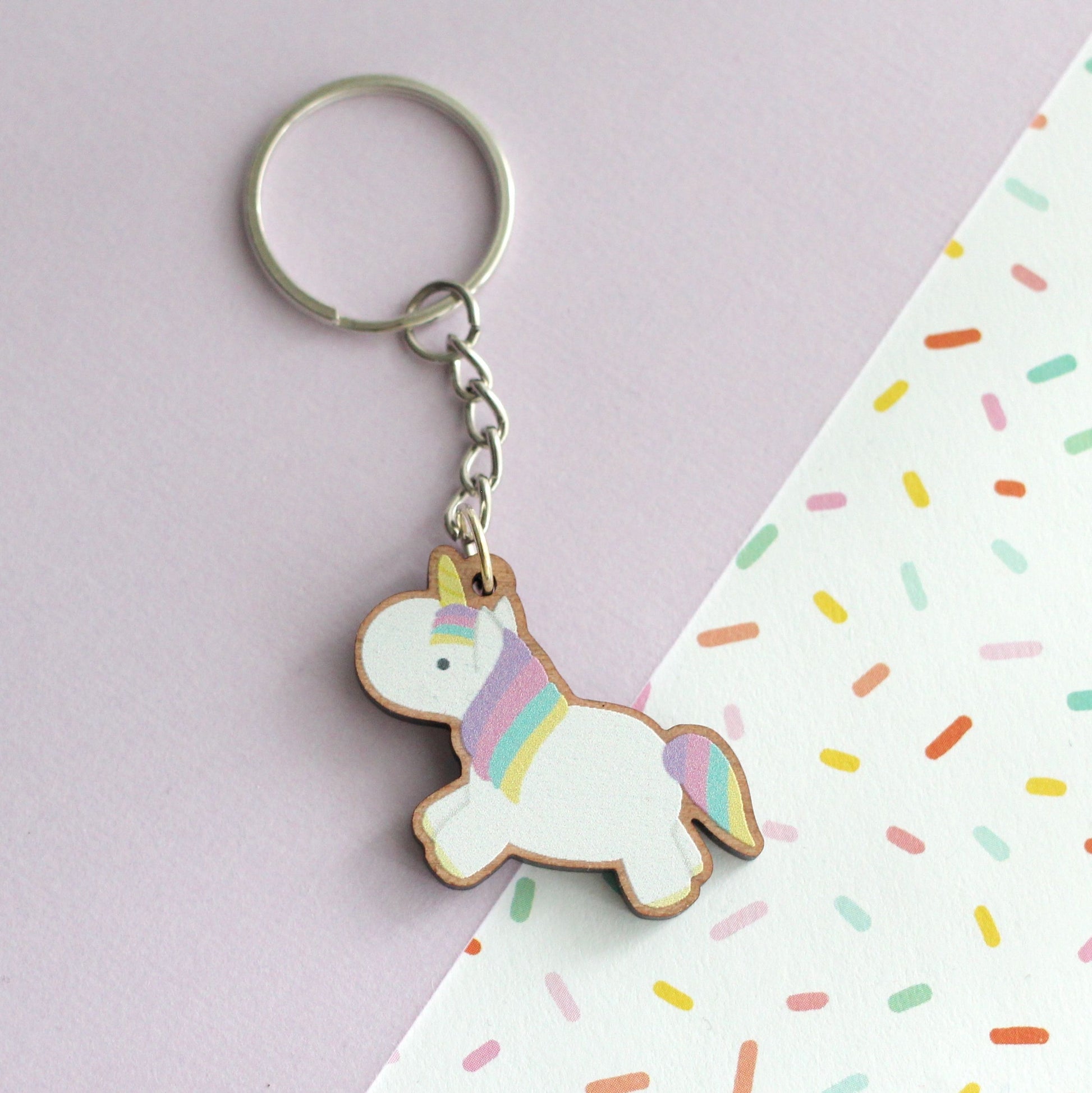 Porte-clés en bois licorne arc-en-ciel - Cadeau pour amoureux des licornes - Breloque pour sac à dos