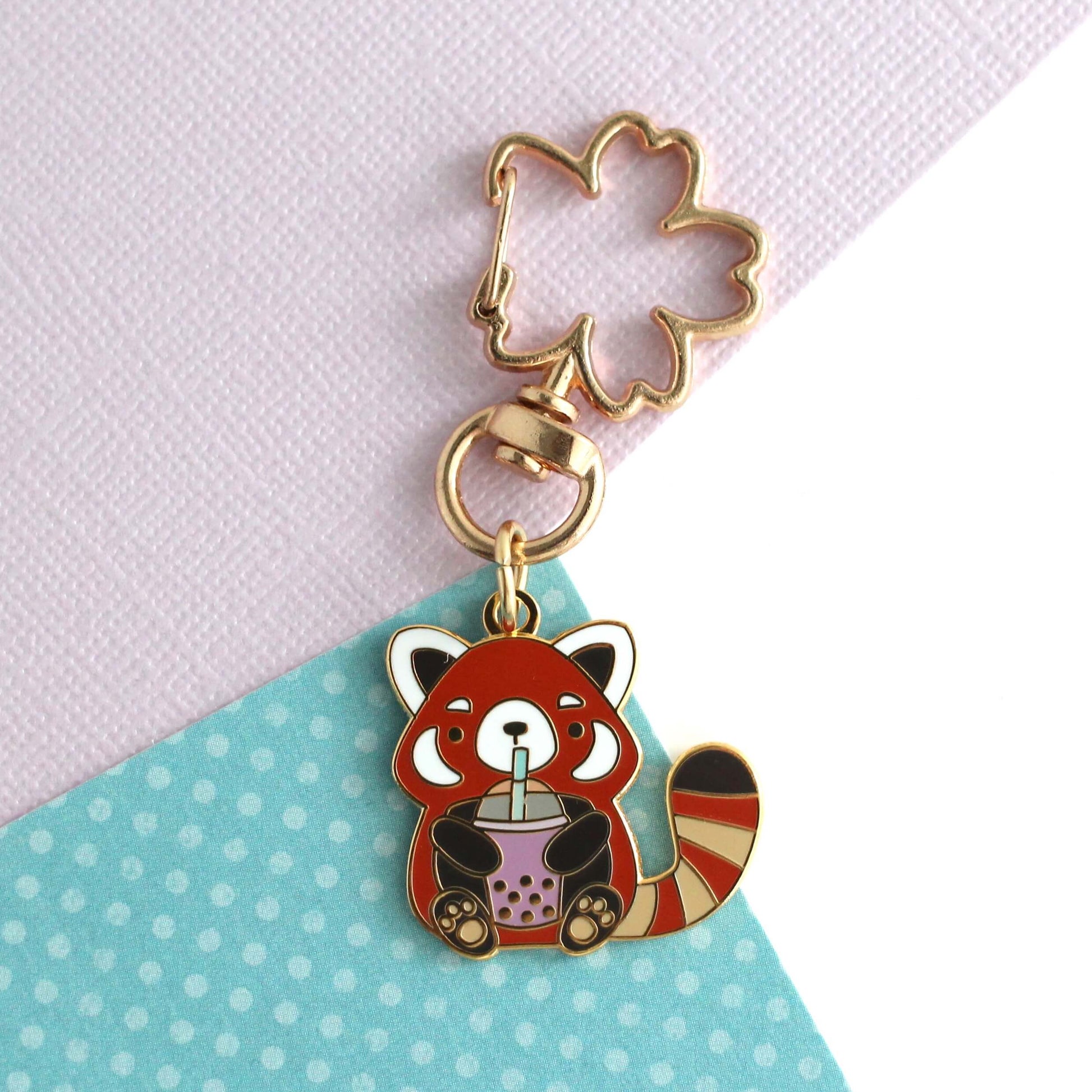 Porte-clés en émail Bubble Tea Red Panda