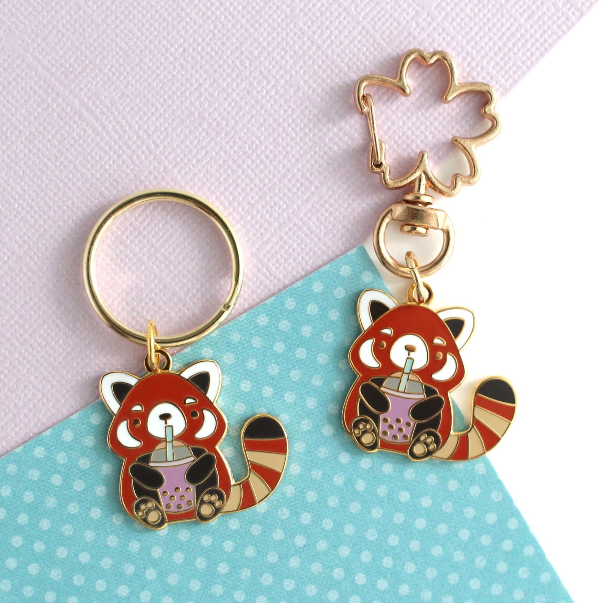 Porte-clés en émail Bubble Tea Red Panda
