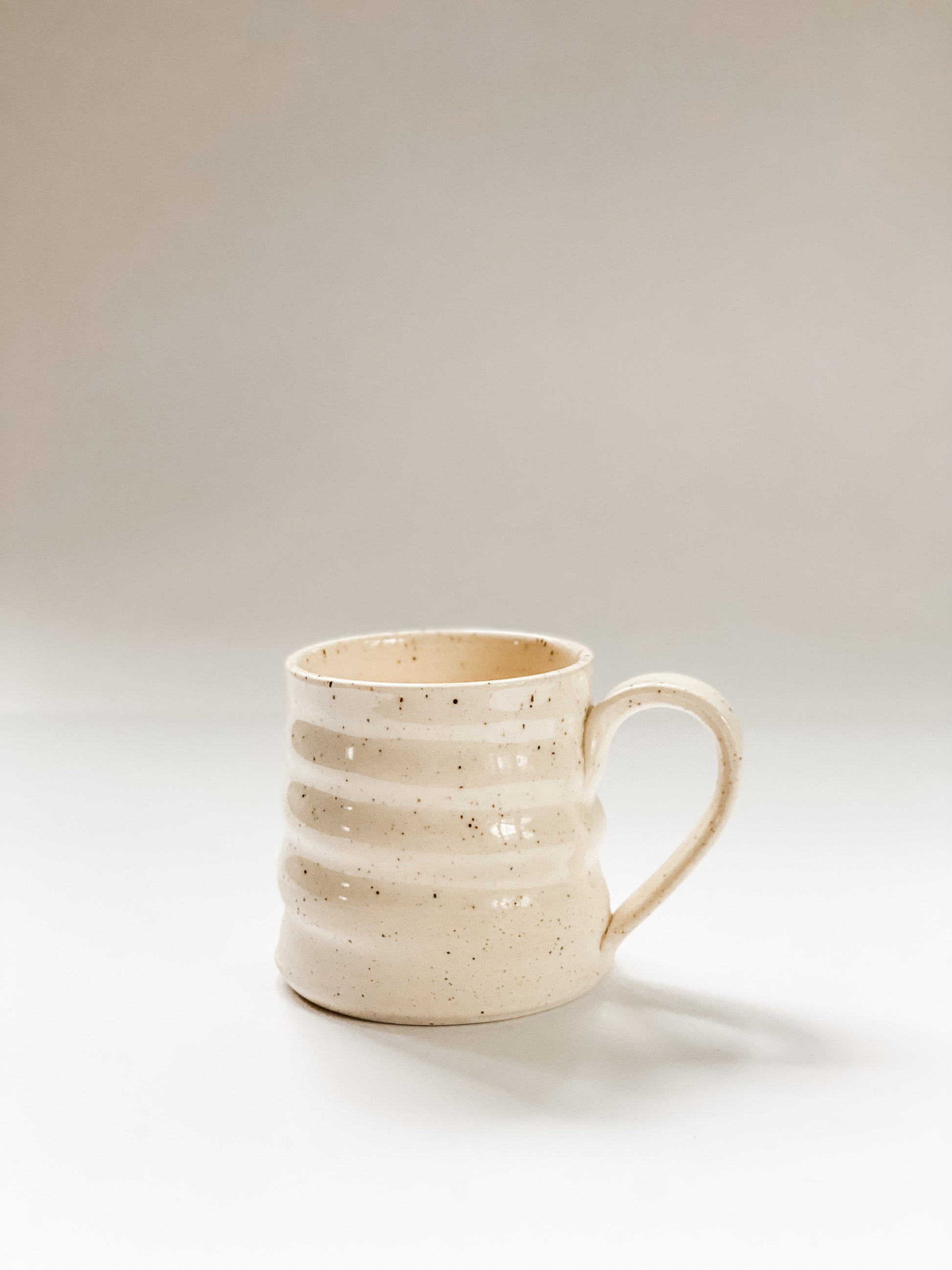 Demi-pinte - Tasse en poterie de 10 oz en grès moucheté