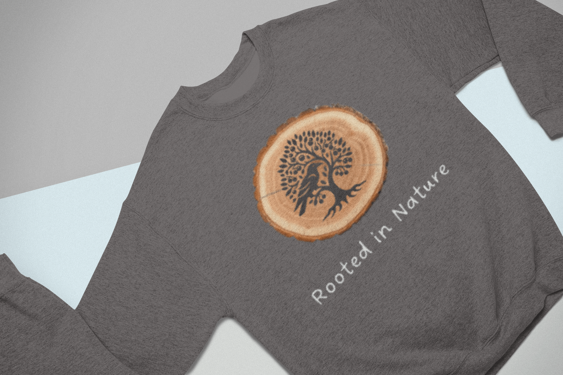 Sweat-shirt ras du cou unisexe Rooted in Nature - Texte blanc, coupe classique