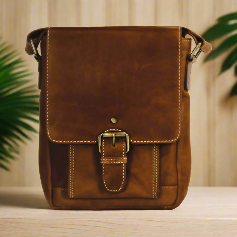 Sac en cuir Rugged Earth avec rabat avant et boucle