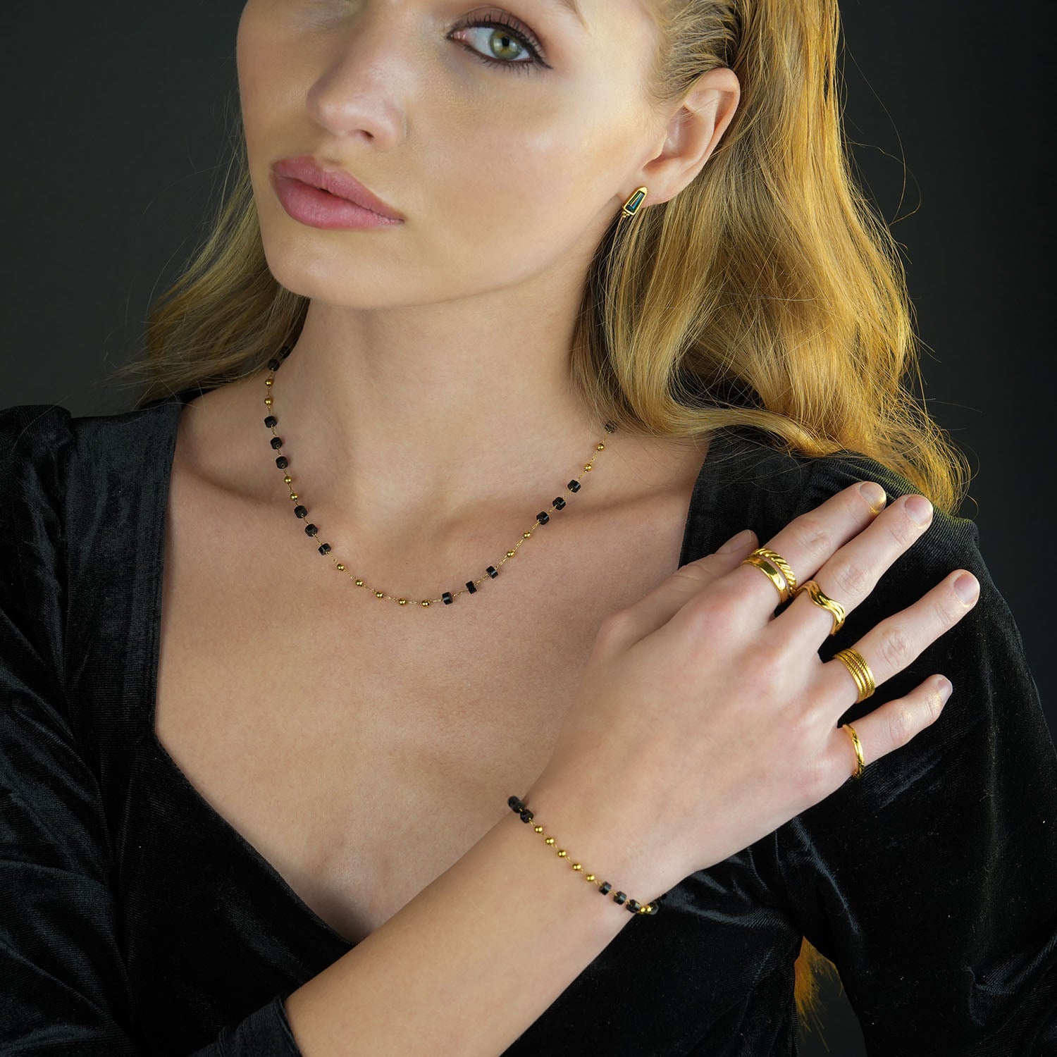 SANTA CRUZ Black: Gold & Black Onyx Beaded Chain Necklace