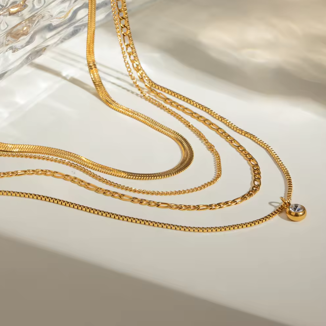 Collier délicat à plusieurs niveaux