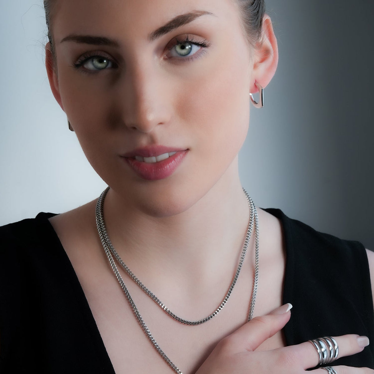 Style SOLOMA Silver Toned (White Gold): Retro Industrial-Chic Style Hoop Earrings