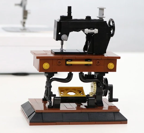 Ensemble de construction de machine à coudre vintage Sallie Tomato (Lego)