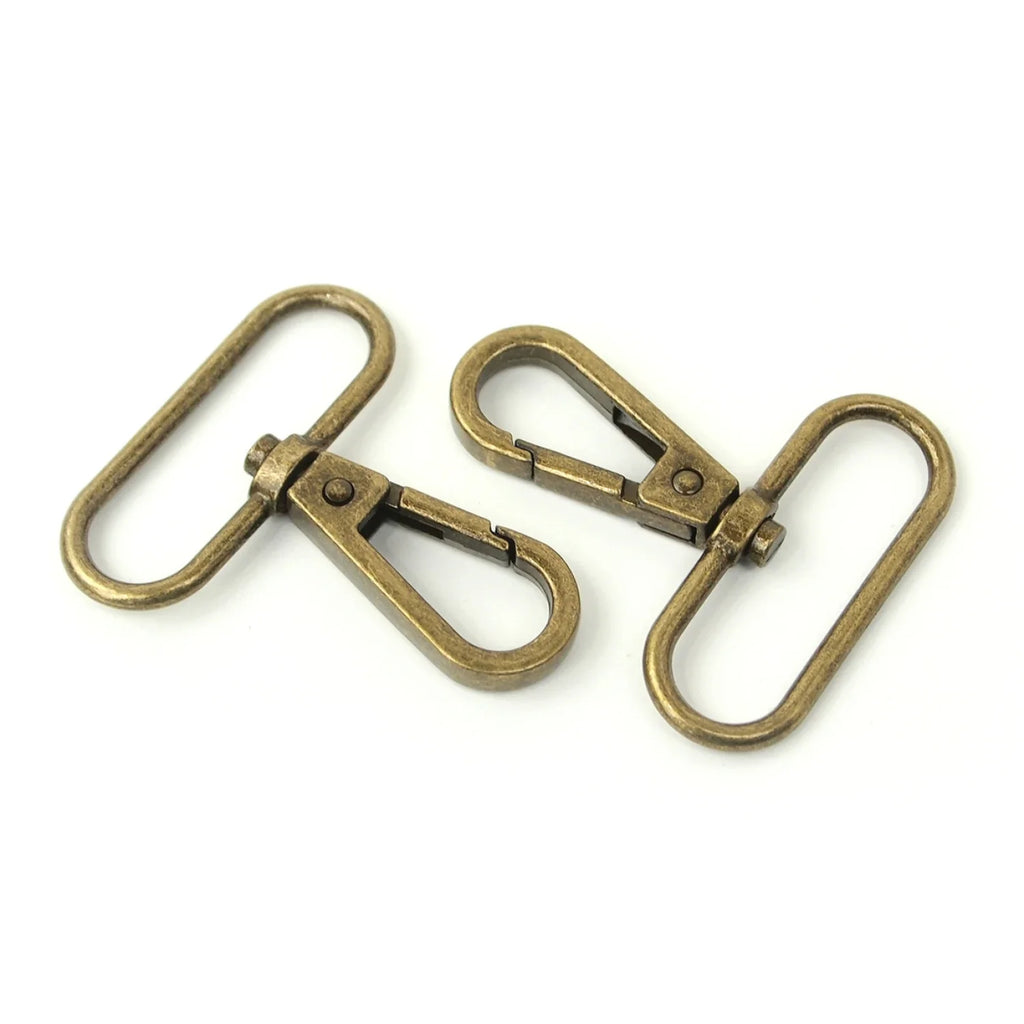 Sallie Tomato - Two Swivel Hook Oval 1.5"