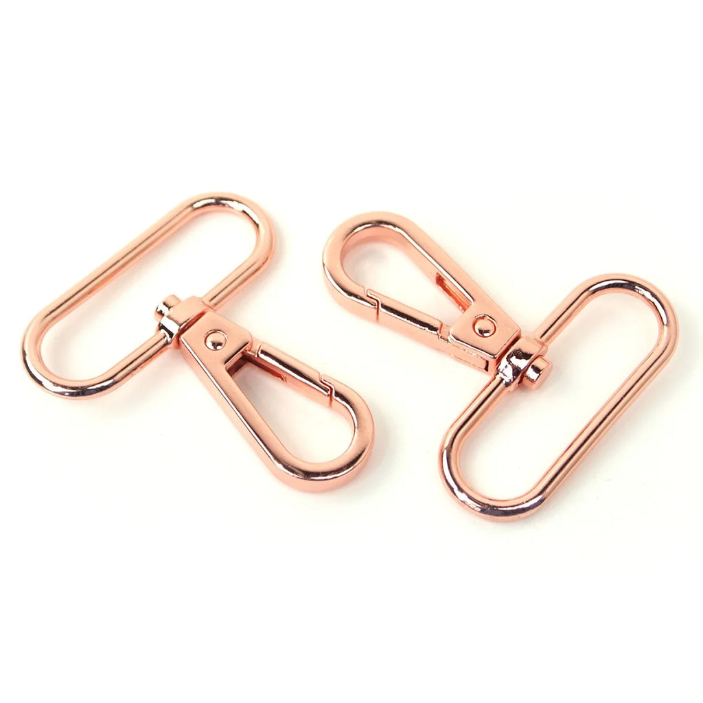 Sallie Tomato - Two Swivel Hook Oval 1.5"