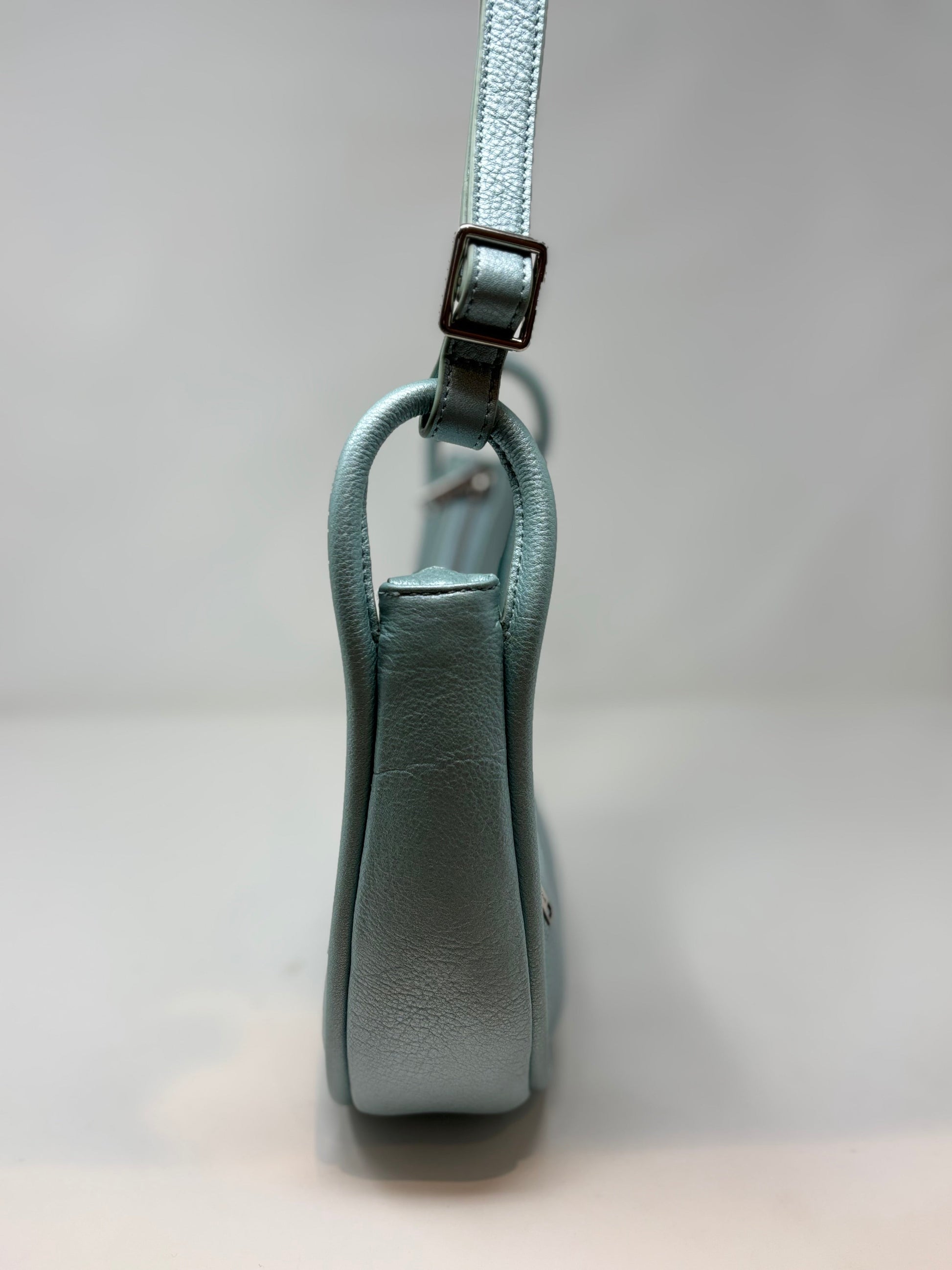 Sac_a_main_cuir_bleu_céleste_Sabrina_de_Annick_Levesque