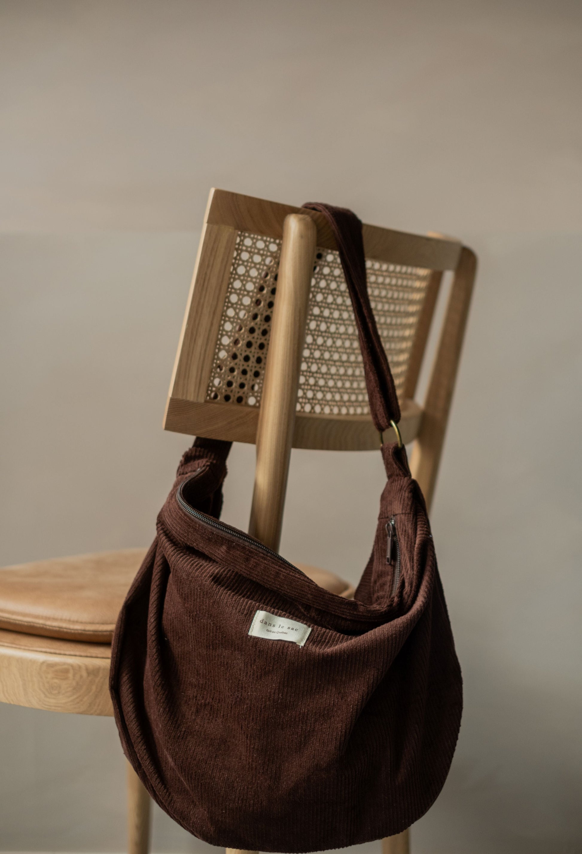Corduroy Croissant Bag - Adjustable Shoulder Strap & Zipper Closure