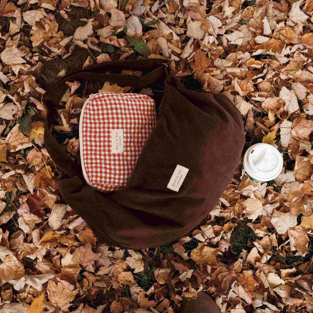 Corduroy Croissant Bag - Adjustable Shoulder Strap & Zipper Closure