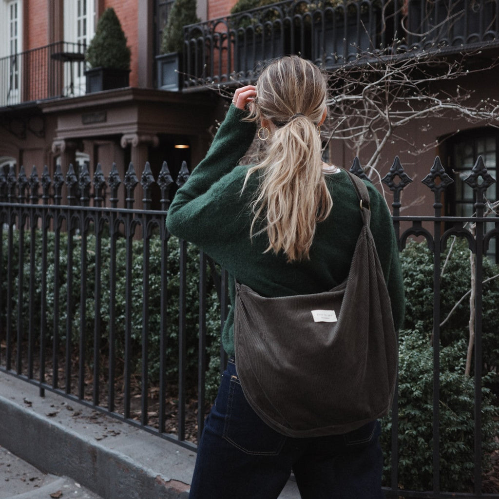 Corduroy Croissant Bag - Adjustable Shoulder Strap & Zipper Closure