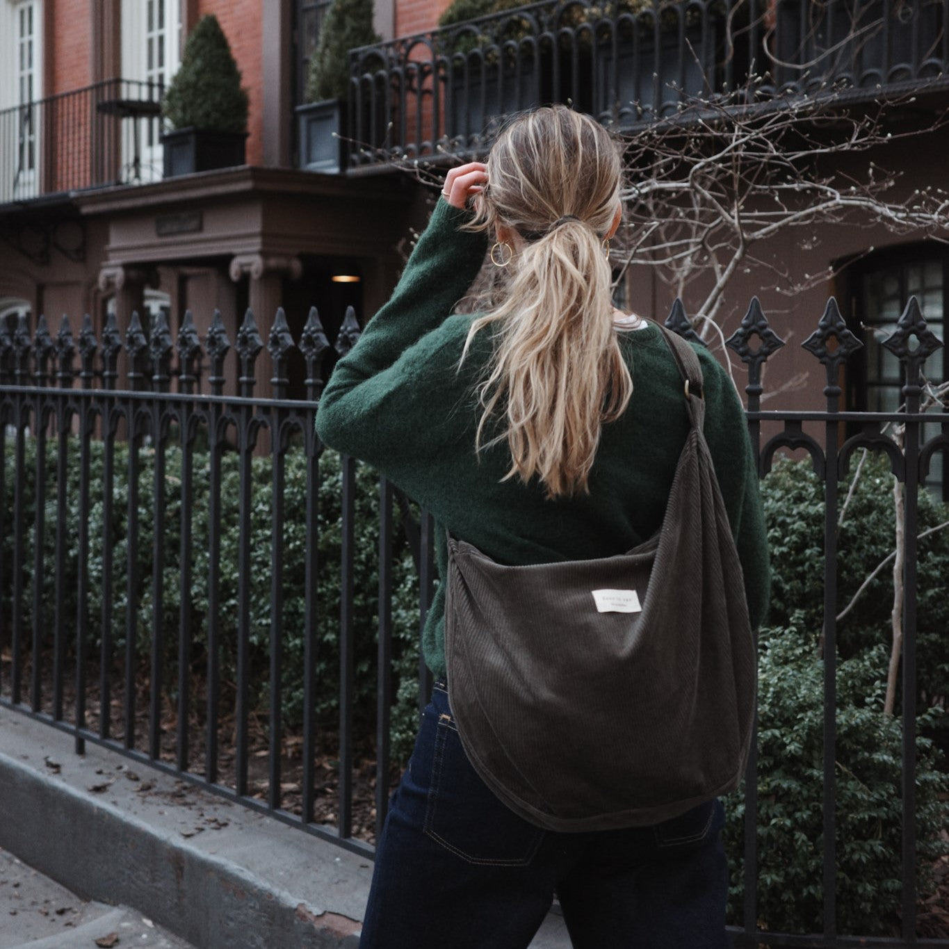 Corduroy Croissant Bag - Adjustable Shoulder Strap & Zipper Closure