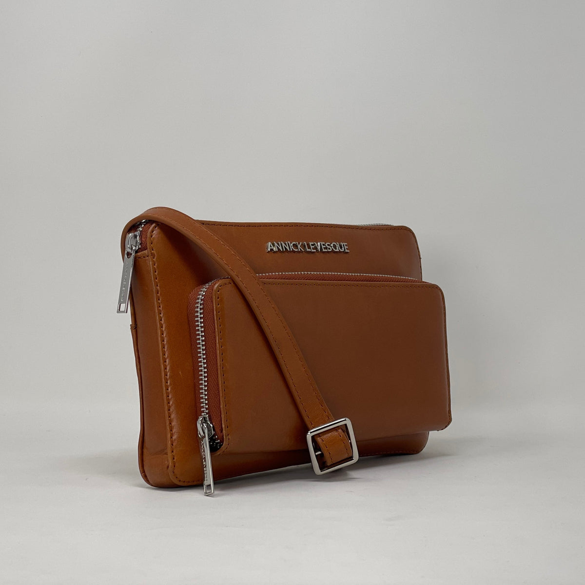 Small Leather Crossbody Wallet in Cognac, Carmen