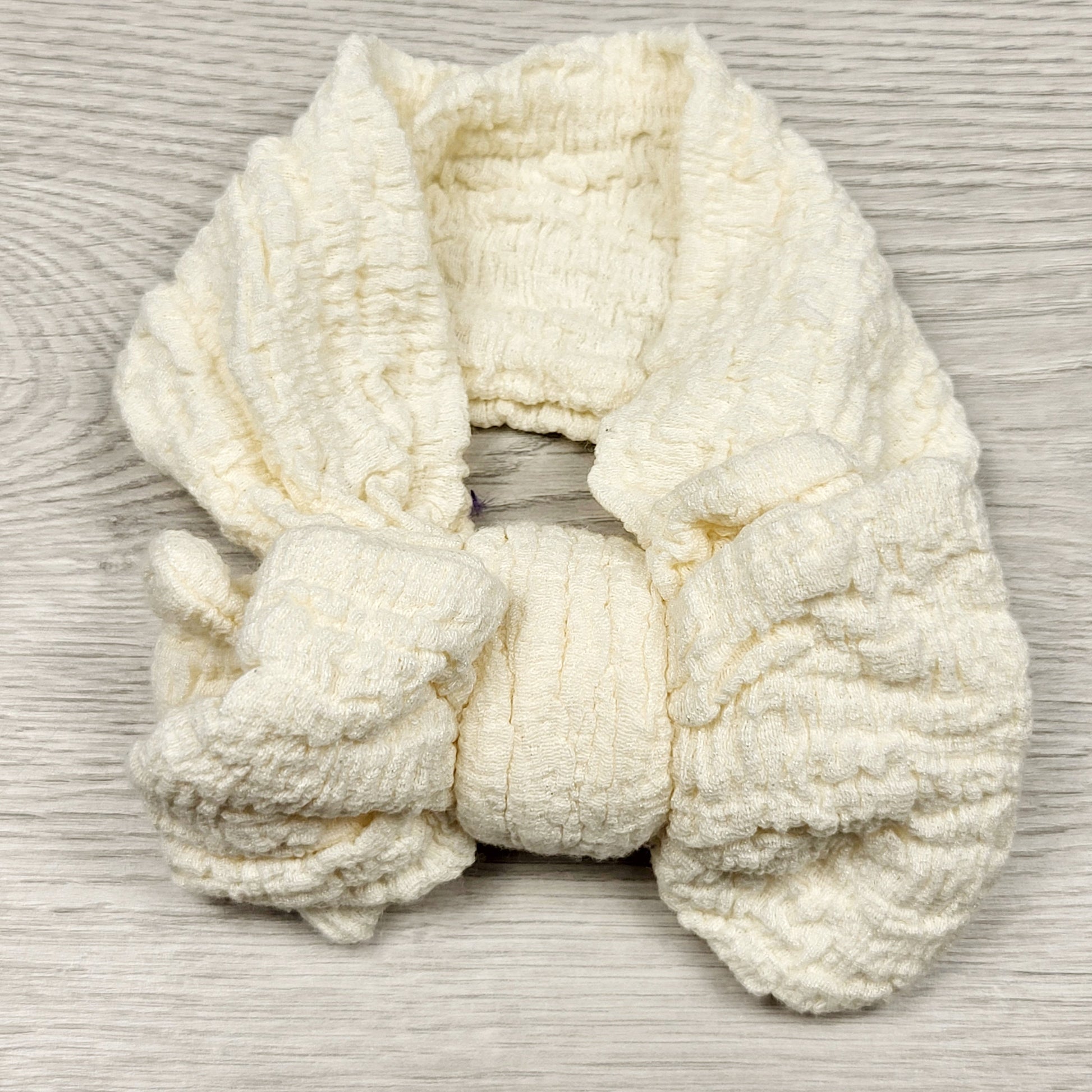 MWLL11 - Serre-tête nœud couleur crème. Taille bébé