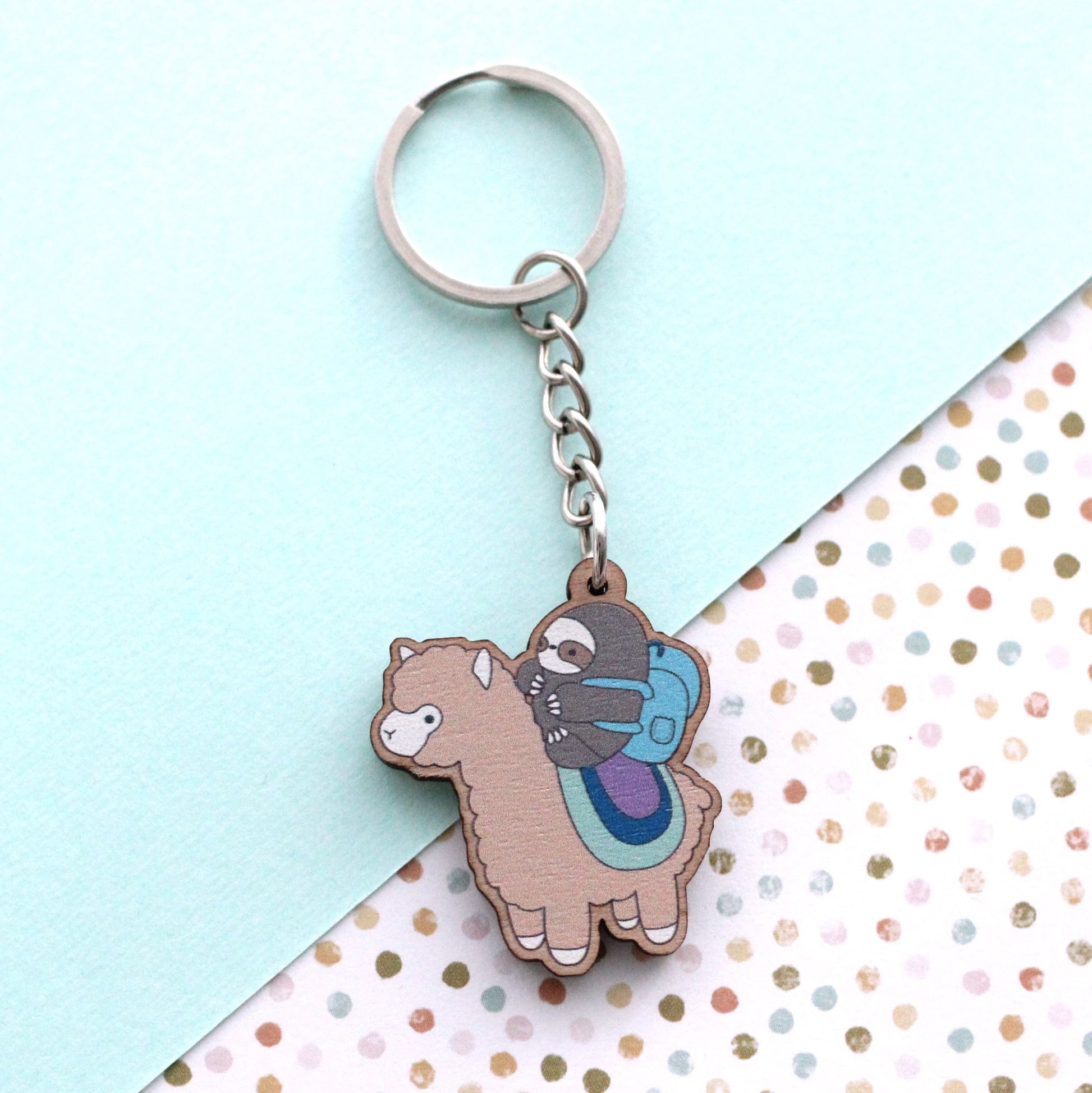 Porte-clés en bois « Aventurier paresseux et alpaga » (marron) - Cadeau durable - Cadeau lama