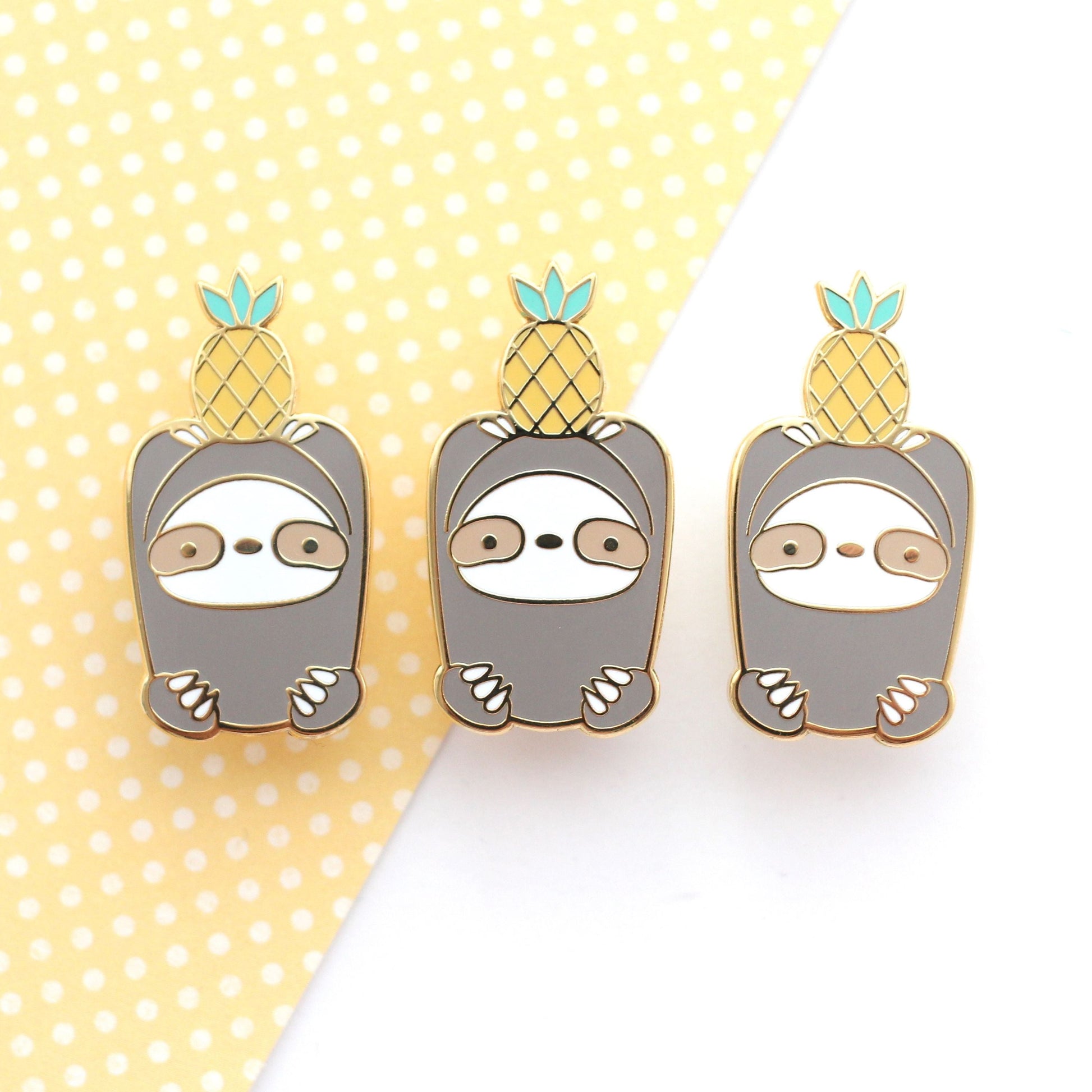 Pin's en émail ananas paresseux. Cadeau paresseux. Pin's fruit