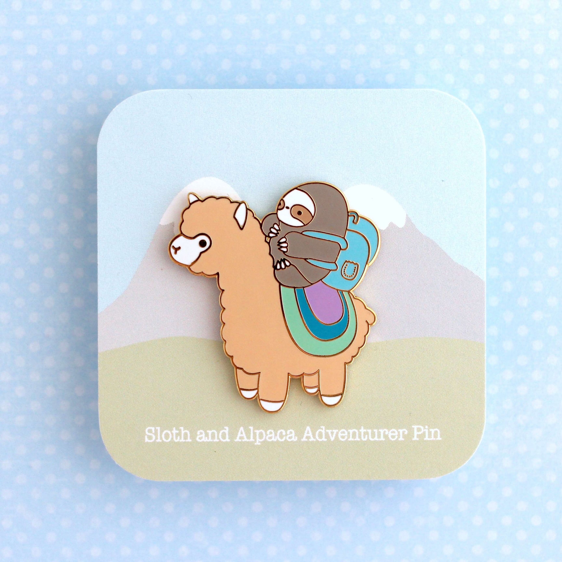 Broche émaillée « Aventurier paresseux et alpaga » (dorée) – Broche lama pour sac à dos – Cadeau alpaga