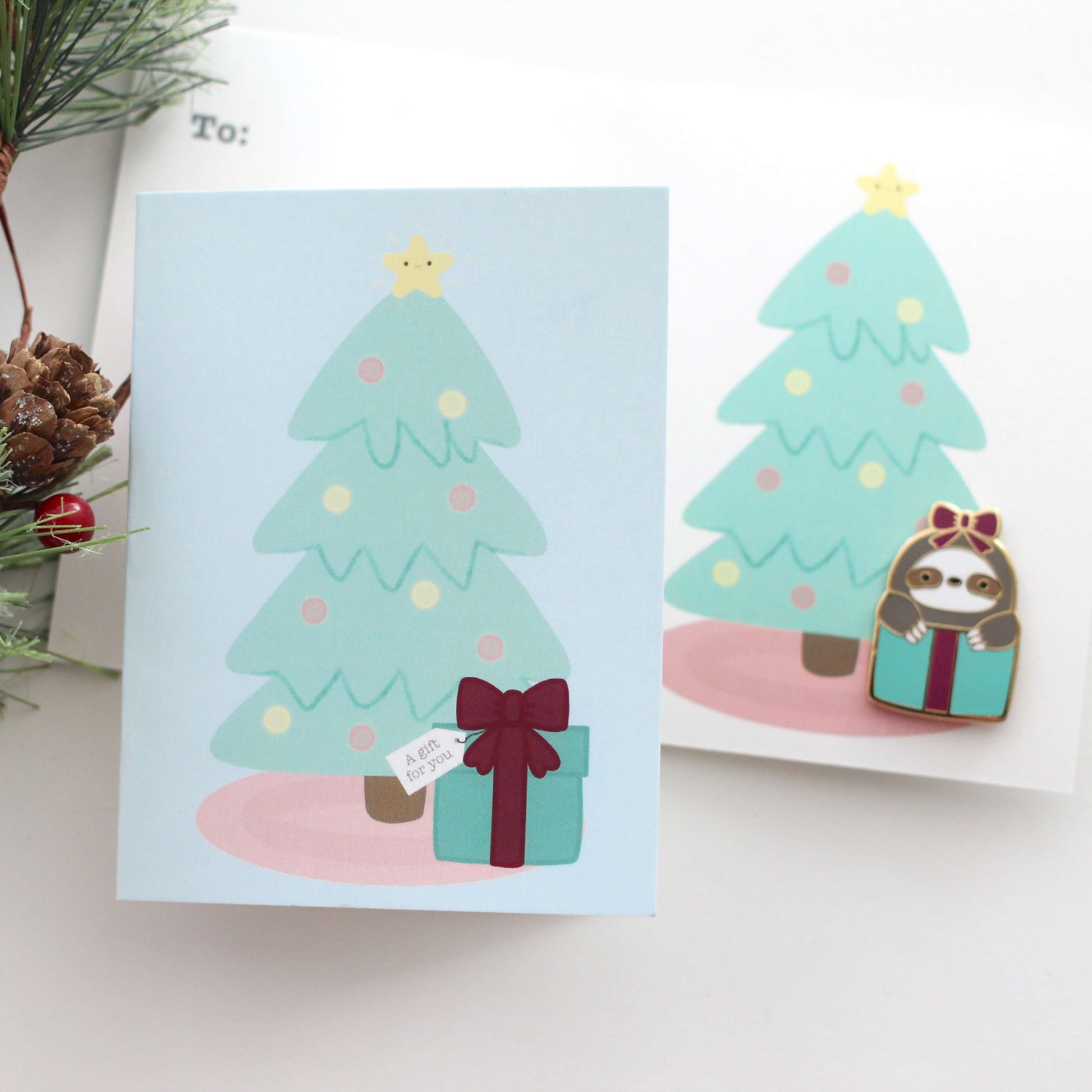 Coffret cadeau avec broche en émail représentant un paresseux. Cadeau d'anniversaire pour un paresseux. Cadeau de Saint-Valentin.