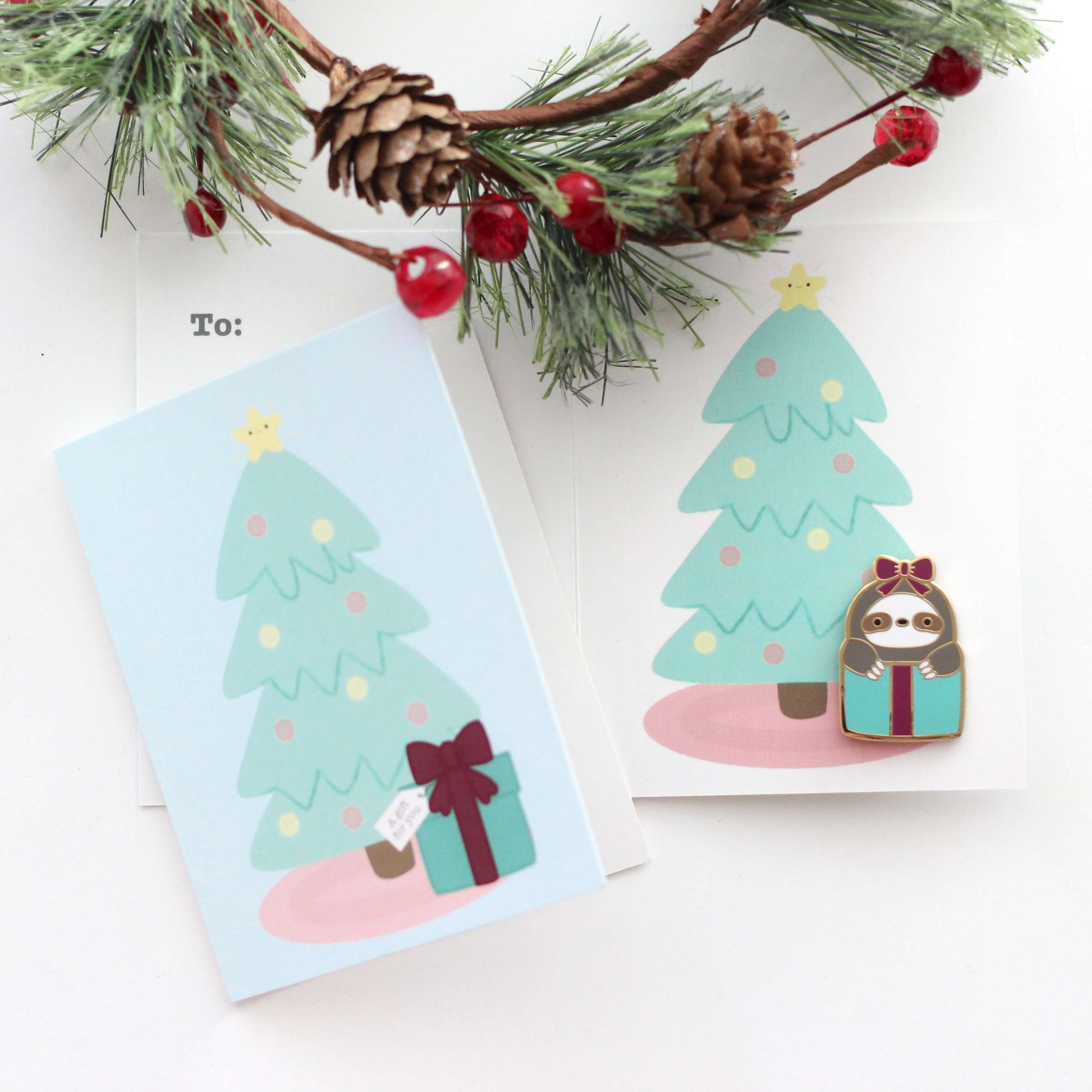 Coffret cadeau avec broche en émail représentant un paresseux. Cadeau d'anniversaire pour un paresseux. Cadeau de Saint-Valentin.