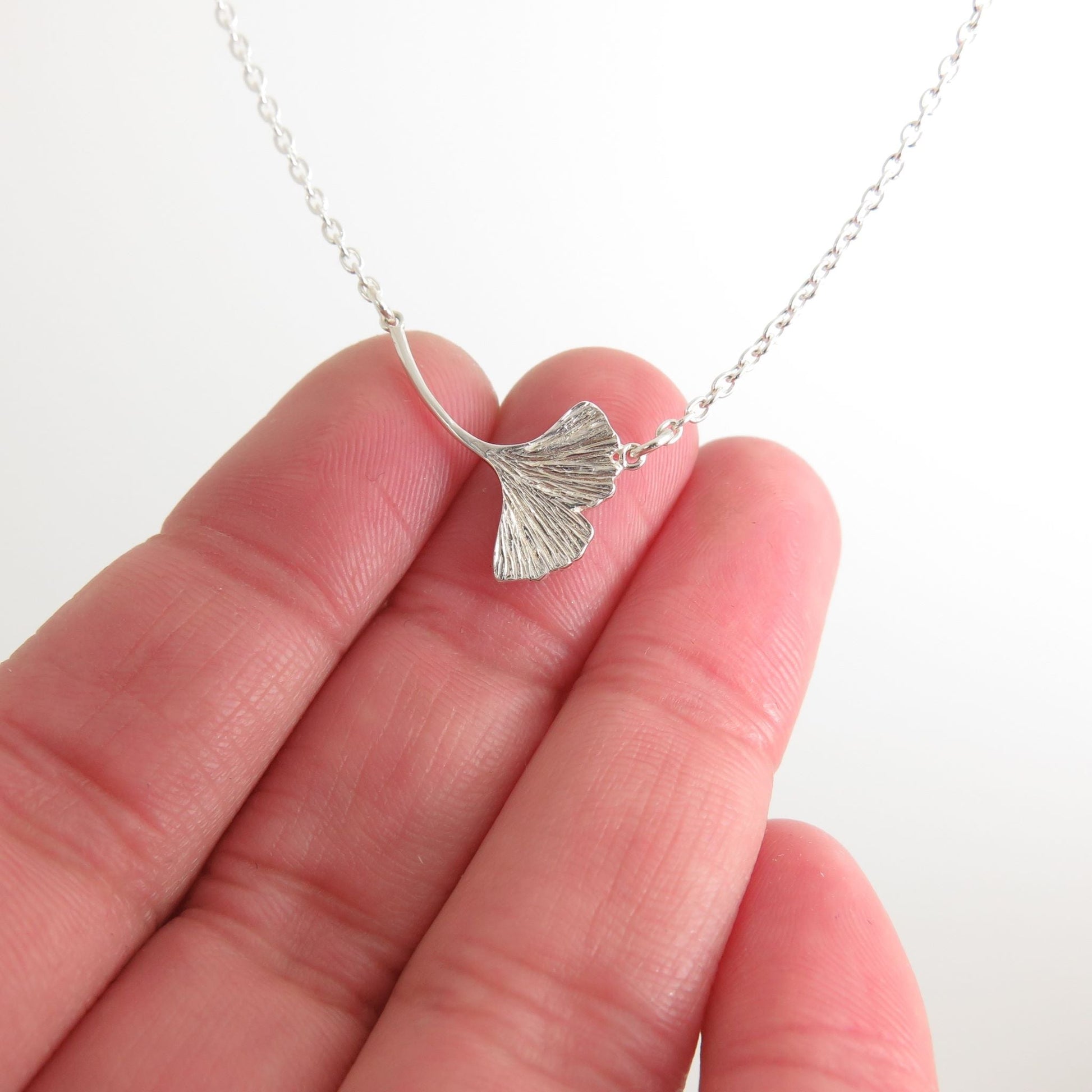 Collier à une seule feuille de ginkgo