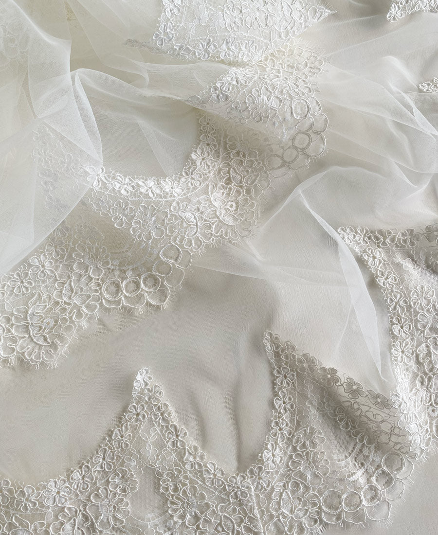 Sofia chantilly lace-edged mantilla bridal veil