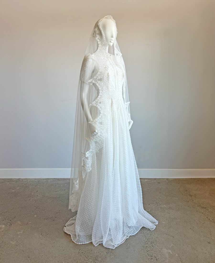 Sofia chantilly lace-edged mantilla bridal veil