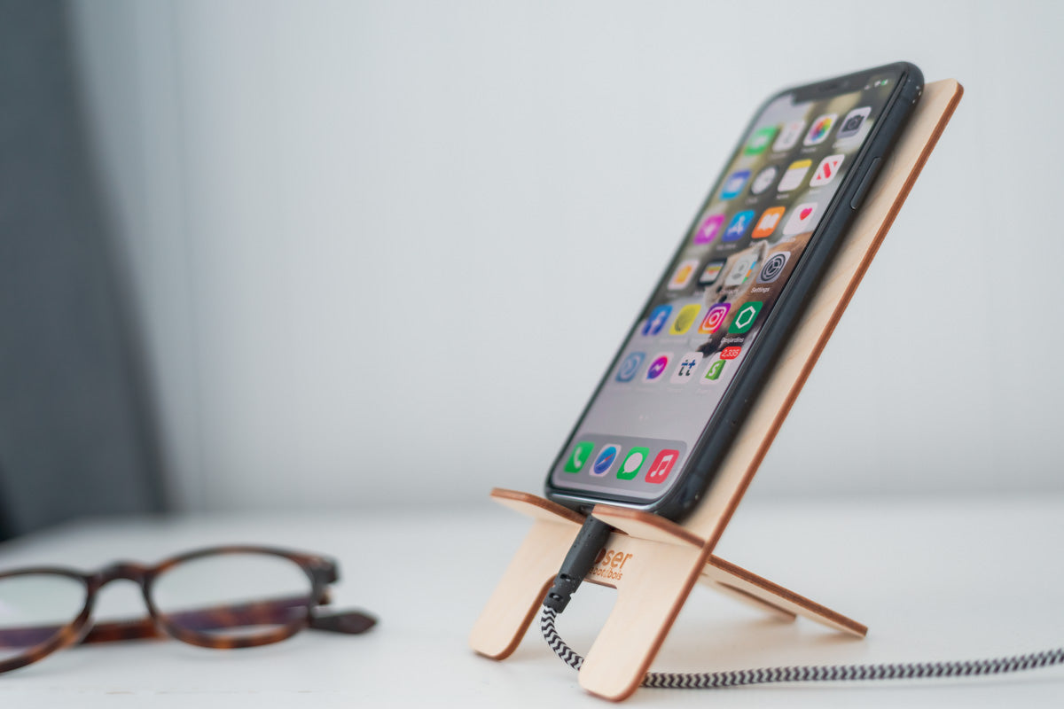 Wooden Cell Phone Stand 'D-Poser'