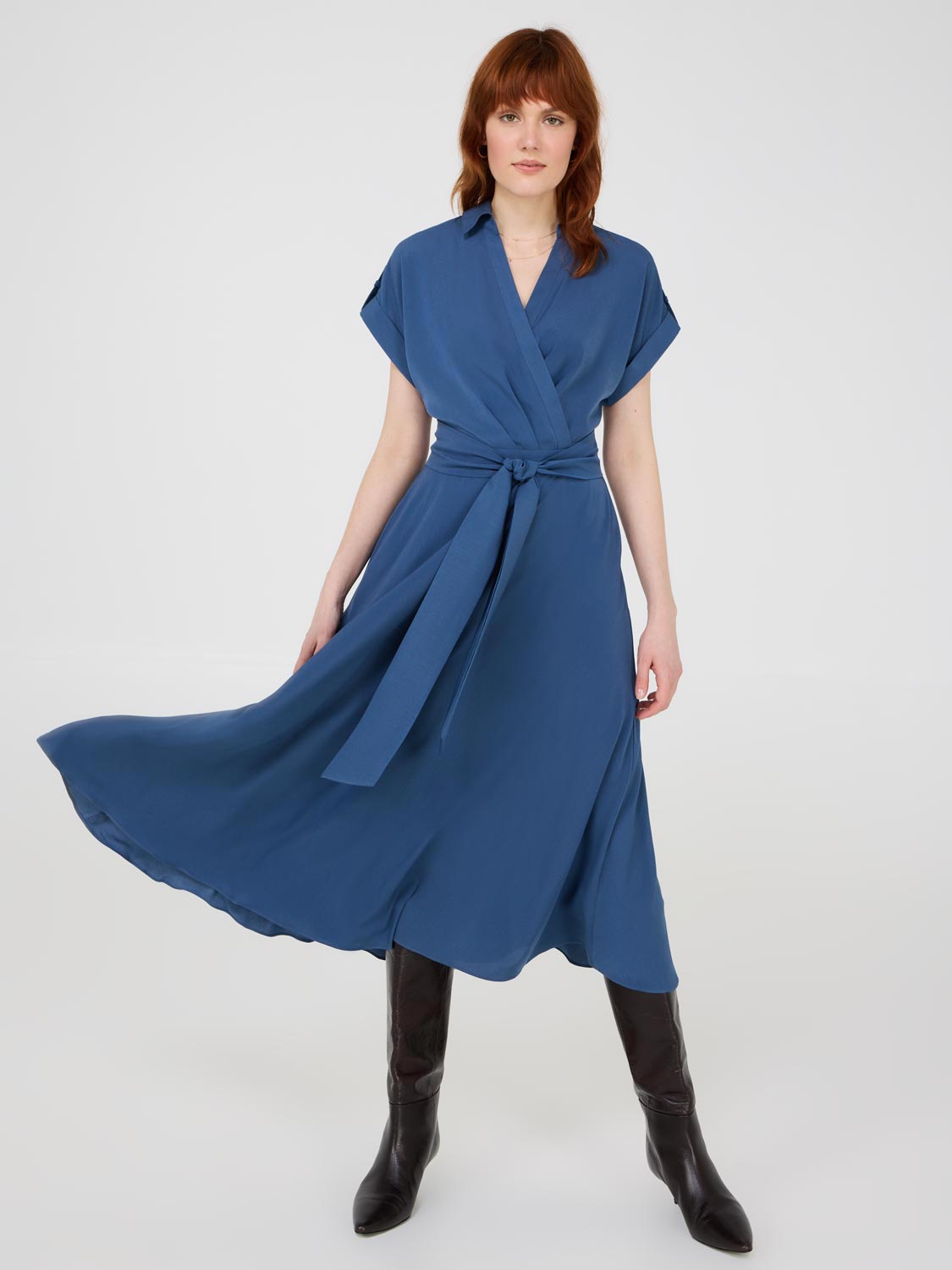 Robe mi-longue croisée à col