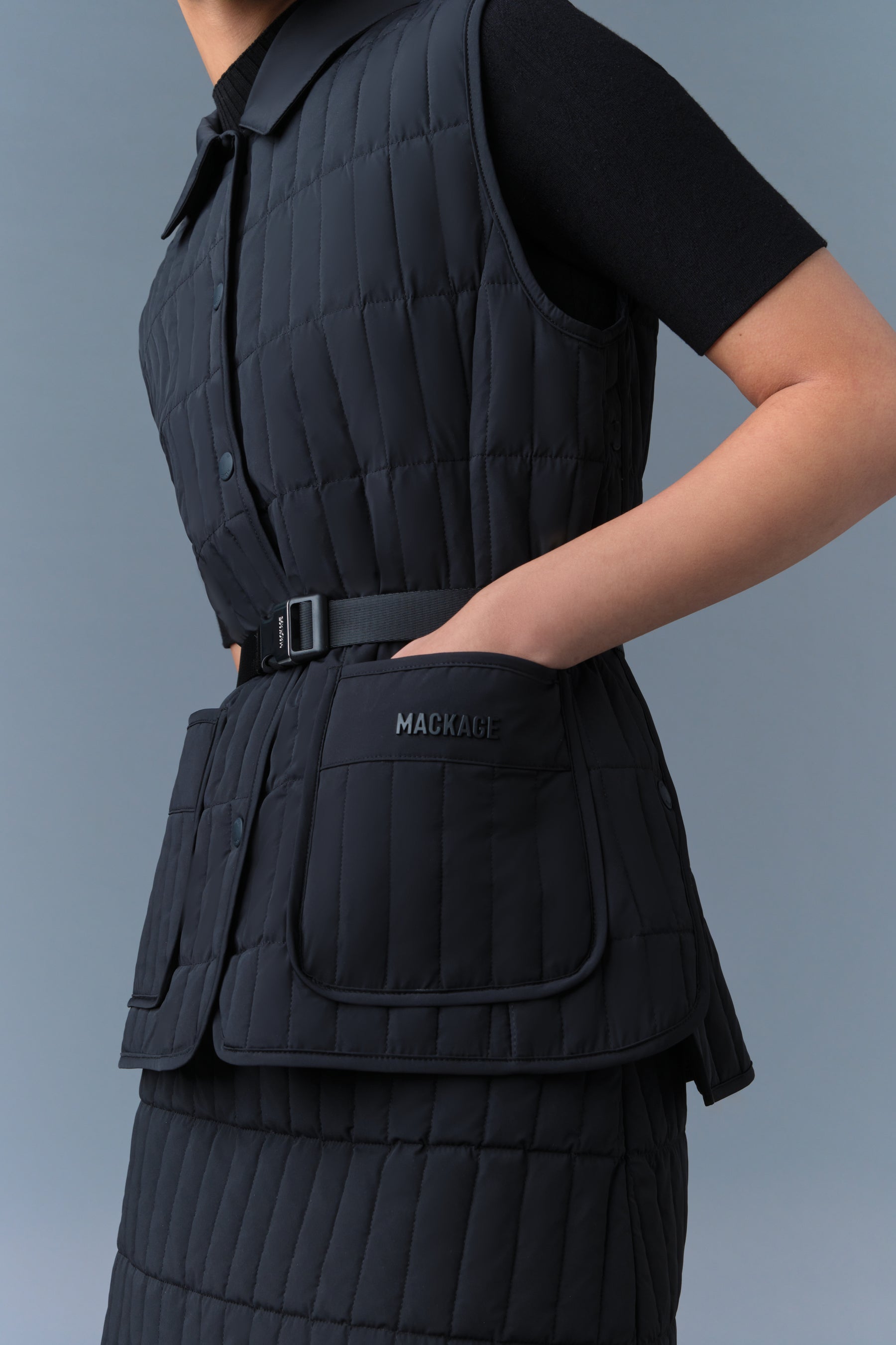 HELIA Light Down Vertical Quilted Vest