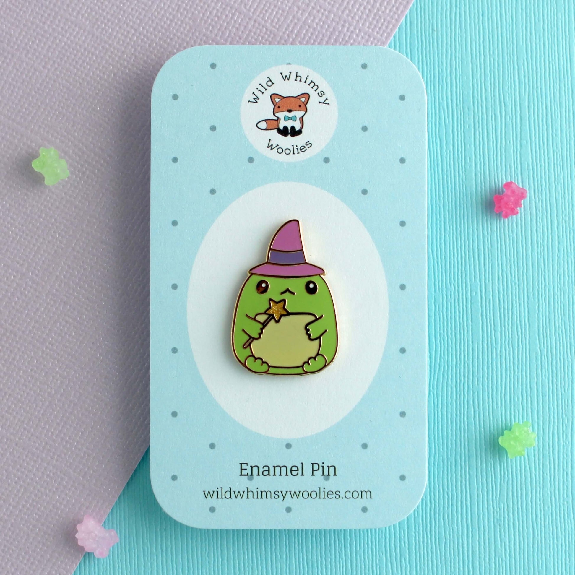 Broche en émail Sorcière crapaud - Broche grenouille verte magique