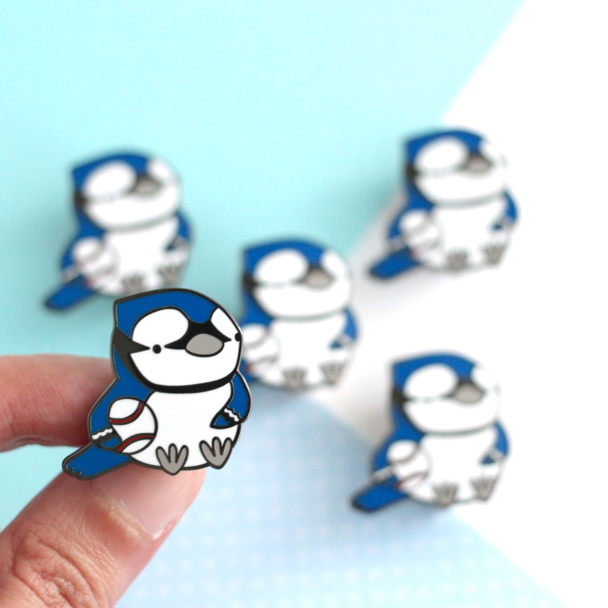 Broche émaillée geai bleu - Broche baseball - Cadeau oiseau - Broche pour sac à dos