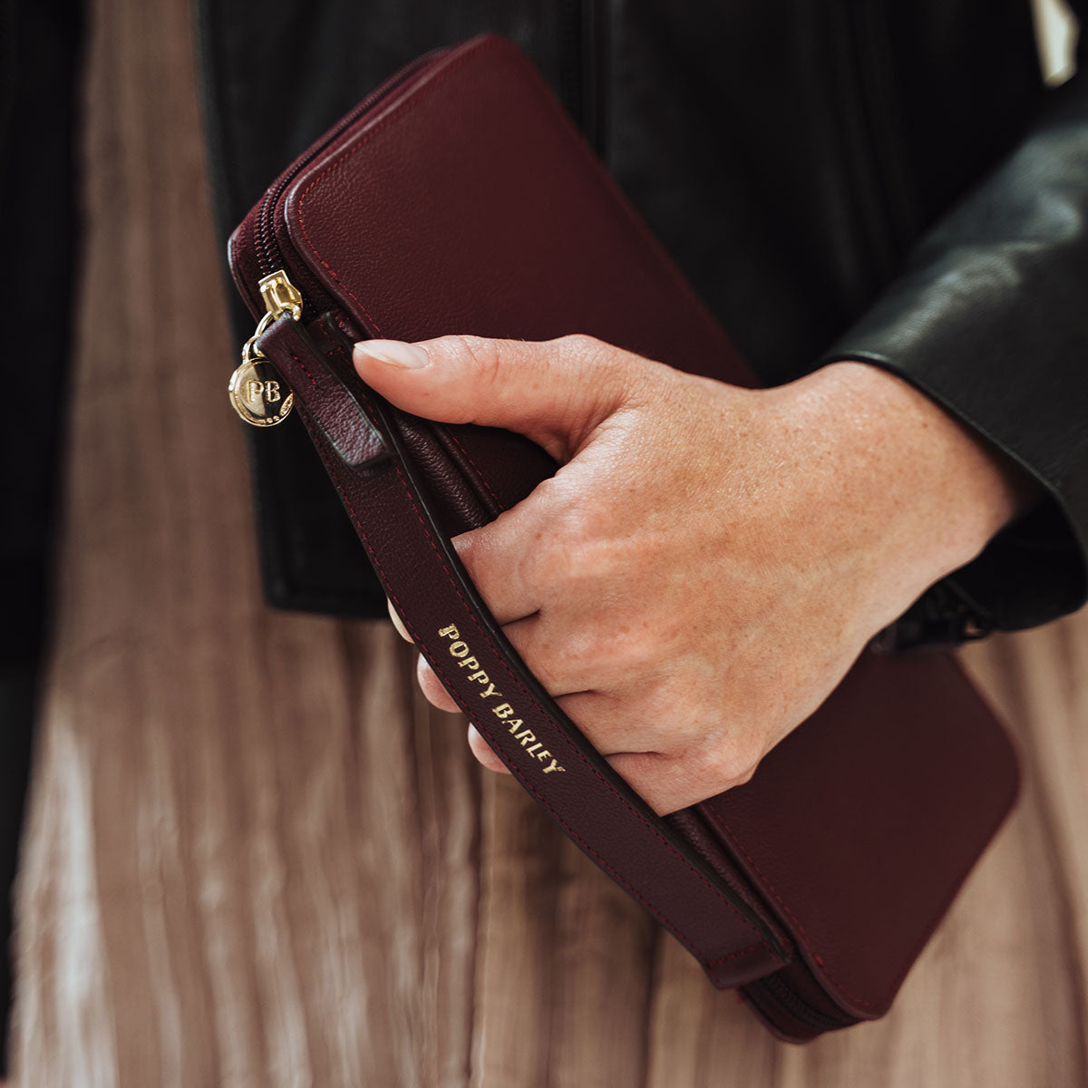 The Flying Solo Passport Holder Aubergine Micro Pebble