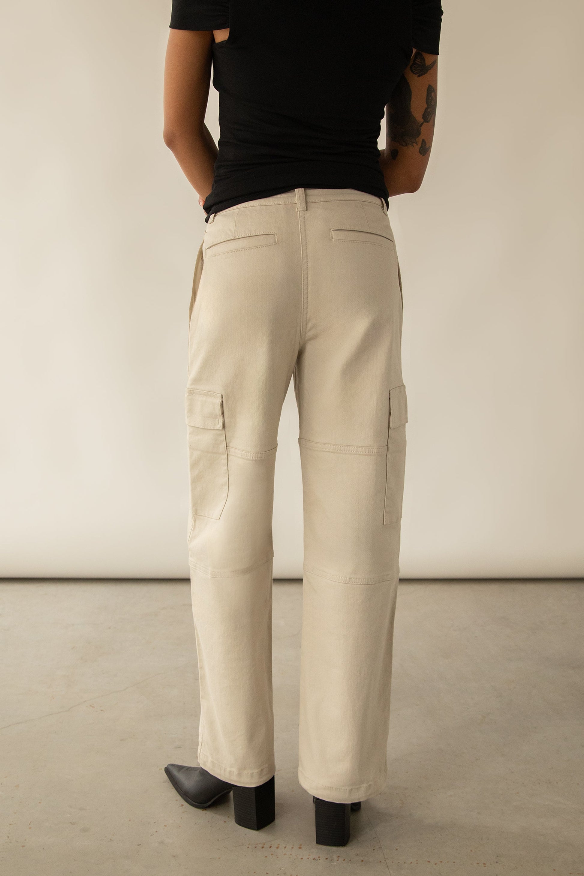PANTALON CARGO À JAMBE LARGE EN SERGÉ AVEC CORDON DE CHOC
