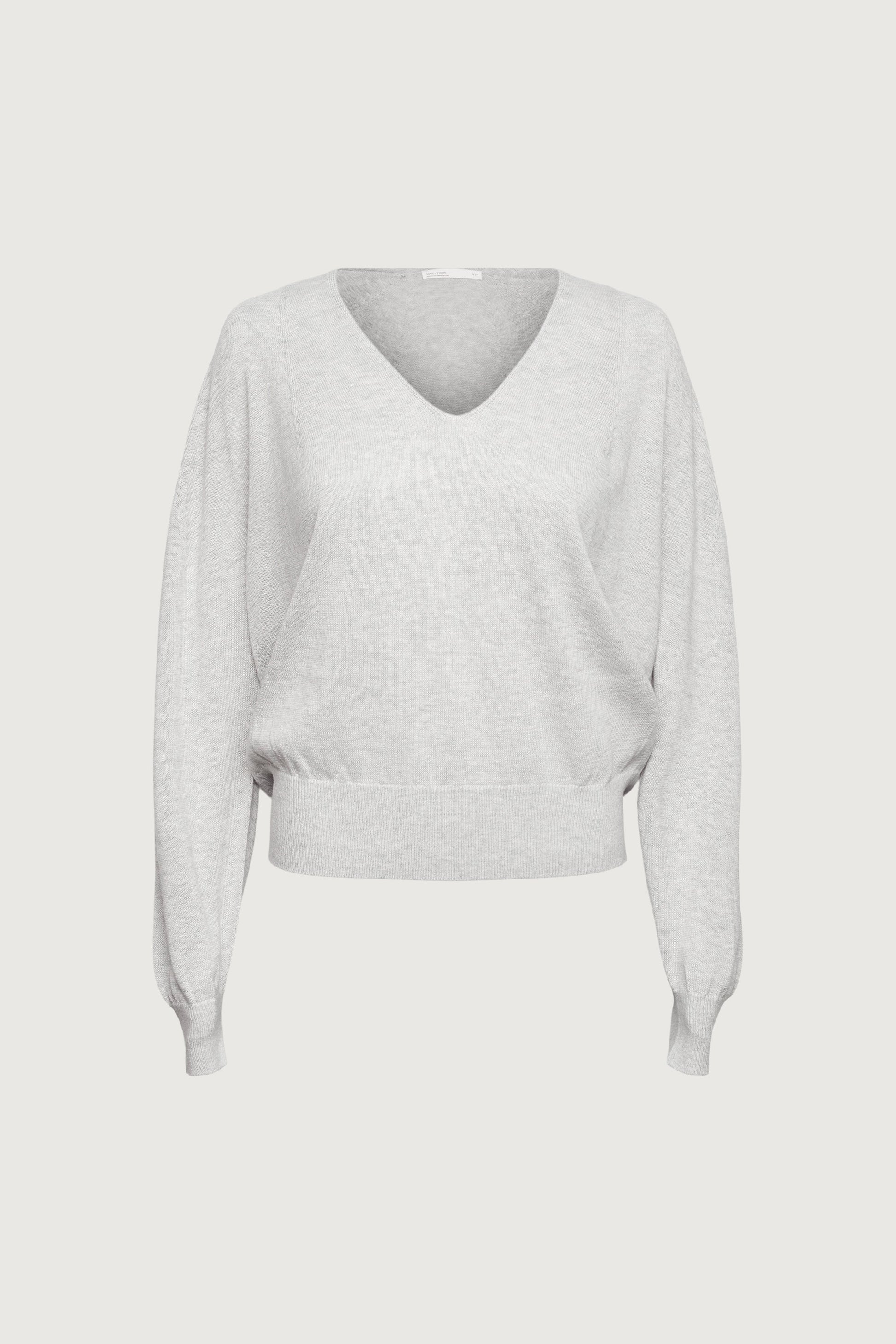 3D KNIT V-NECK SWEATER