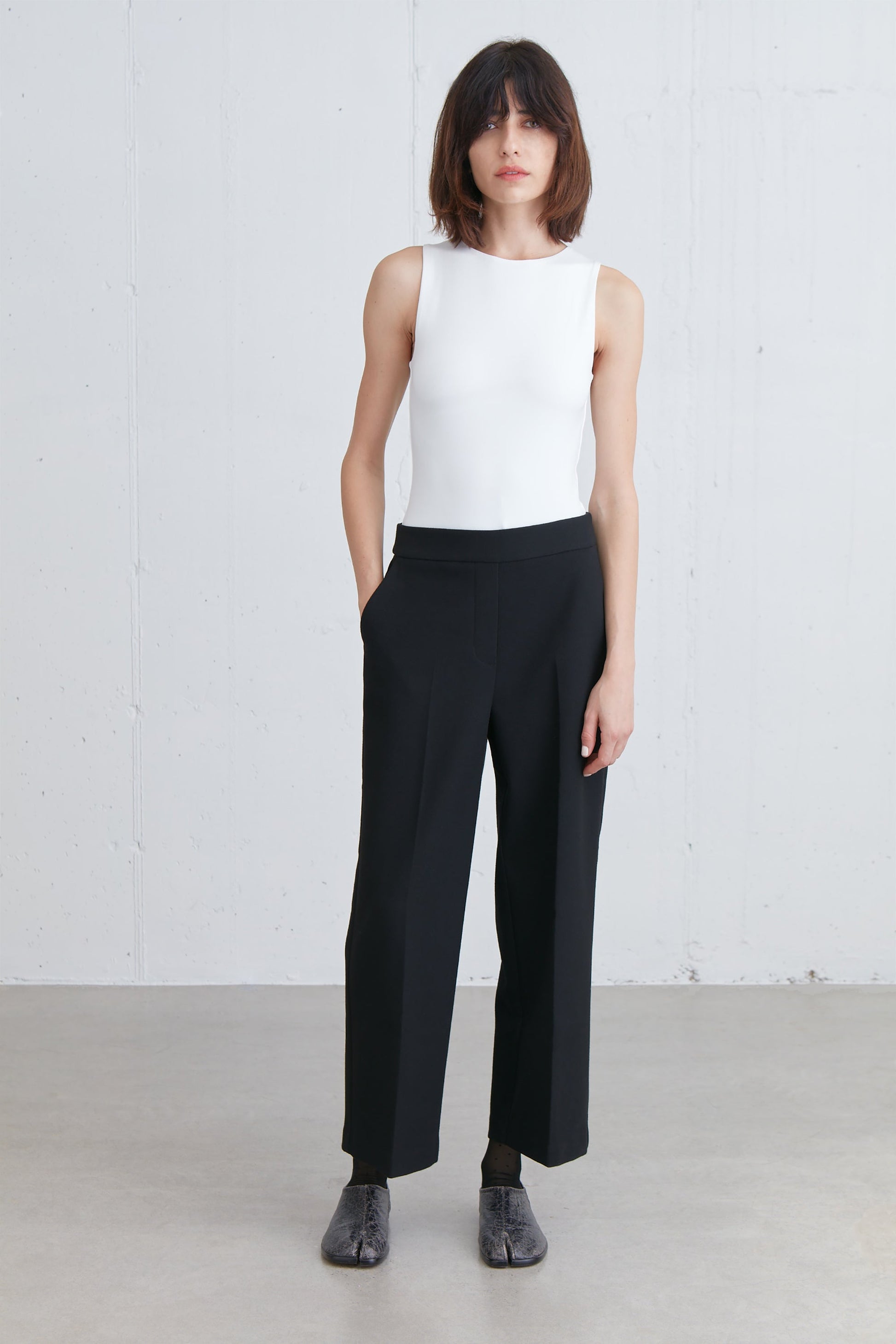 PANTALON COURT À TAILLE DEMI-ÉLASTIQUE